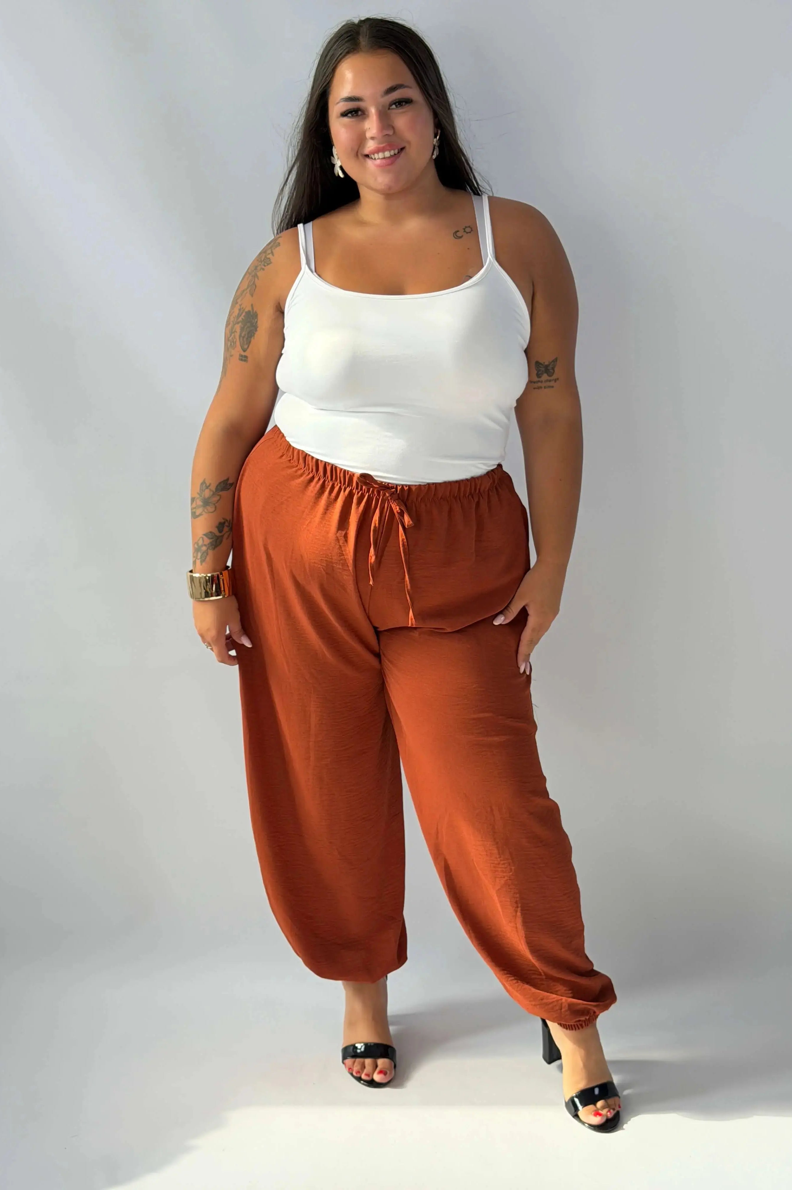 Spodnie plus size szerokie z elastycznym pasem – wygodne spodnie damskie XXL Stylowa XL