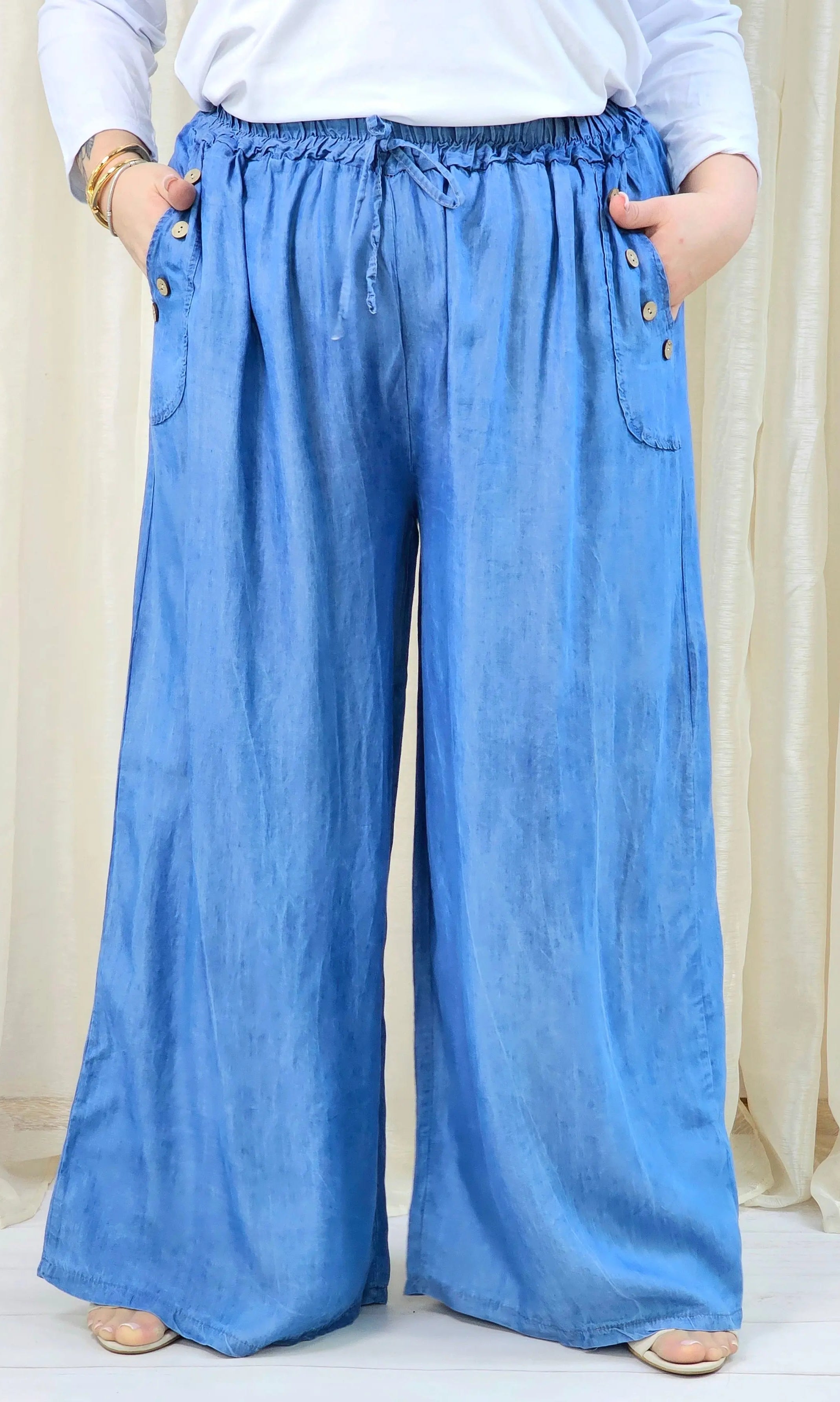 Spodnie plus size szerokie z gumką w pasie – lekkie niebieskie spodnie damskie XXL Stylowa XL