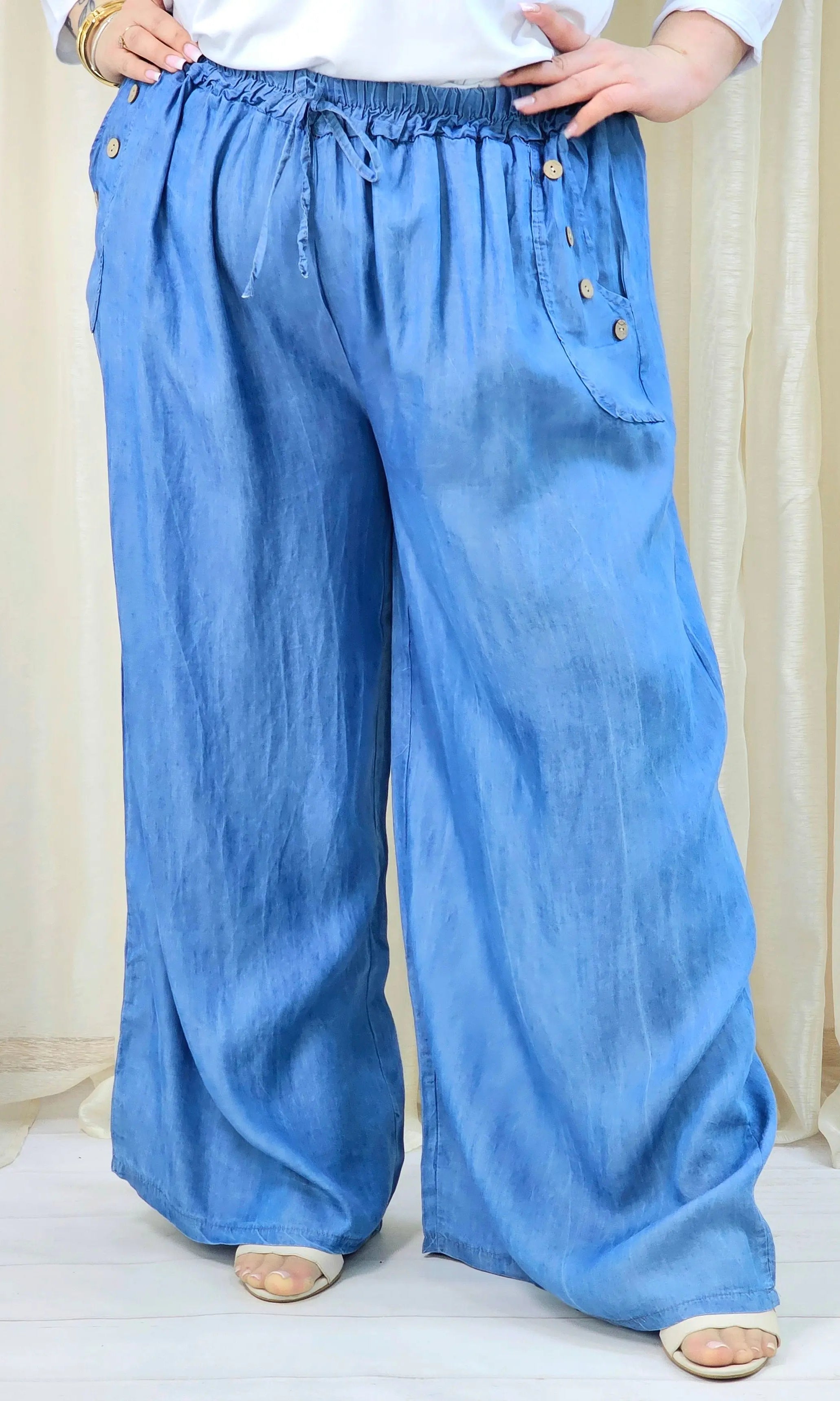 Spodnie plus size szerokie z gumką w pasie – lekkie niebieskie spodnie damskie XXL Stylowa XL