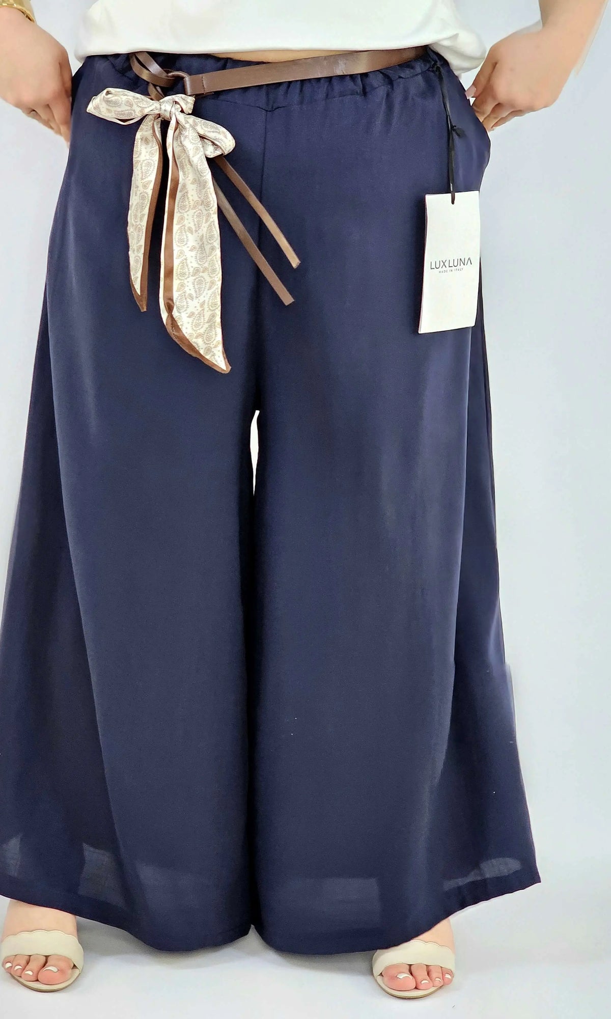 Spodnie plus size szerokie z gumką w pasie i wiązaniem XXL Stylowa XL