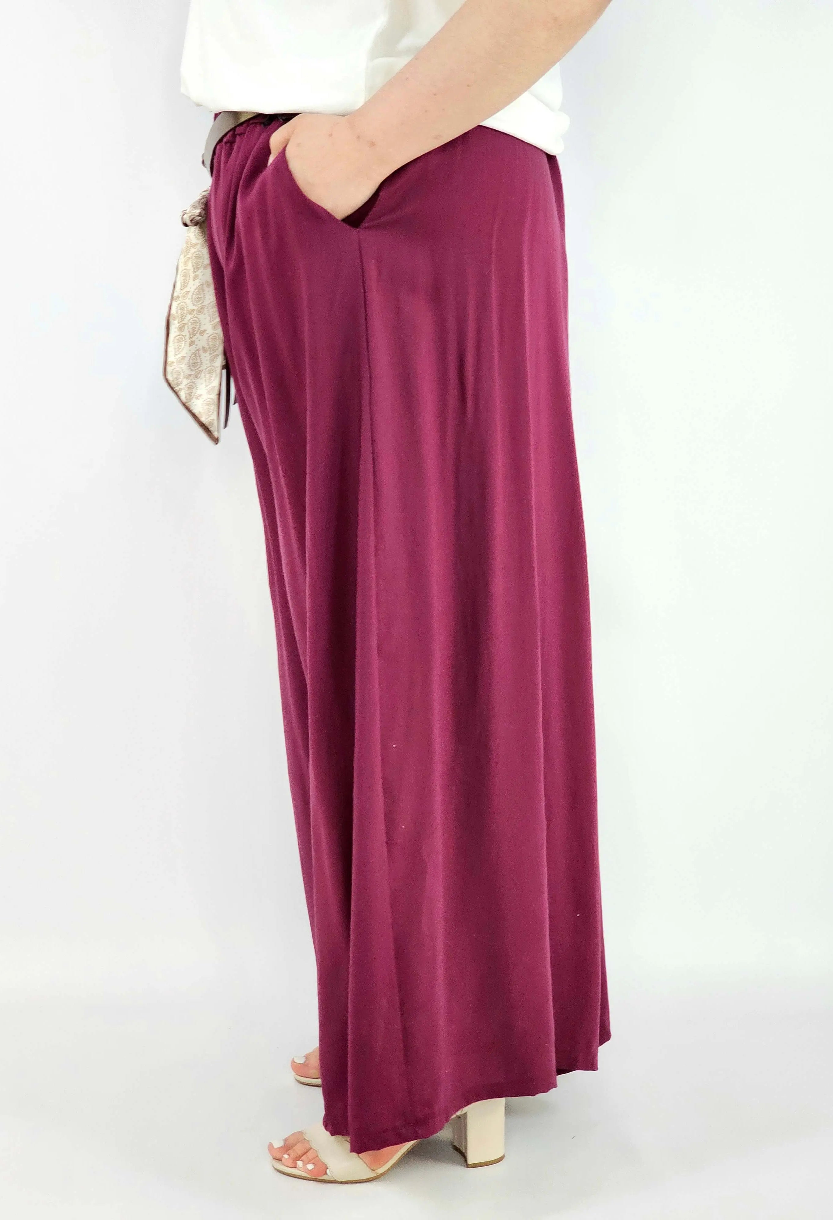 Spodnie plus size szerokie z gumką w pasie i wiązaniem XXL Stylowa XL