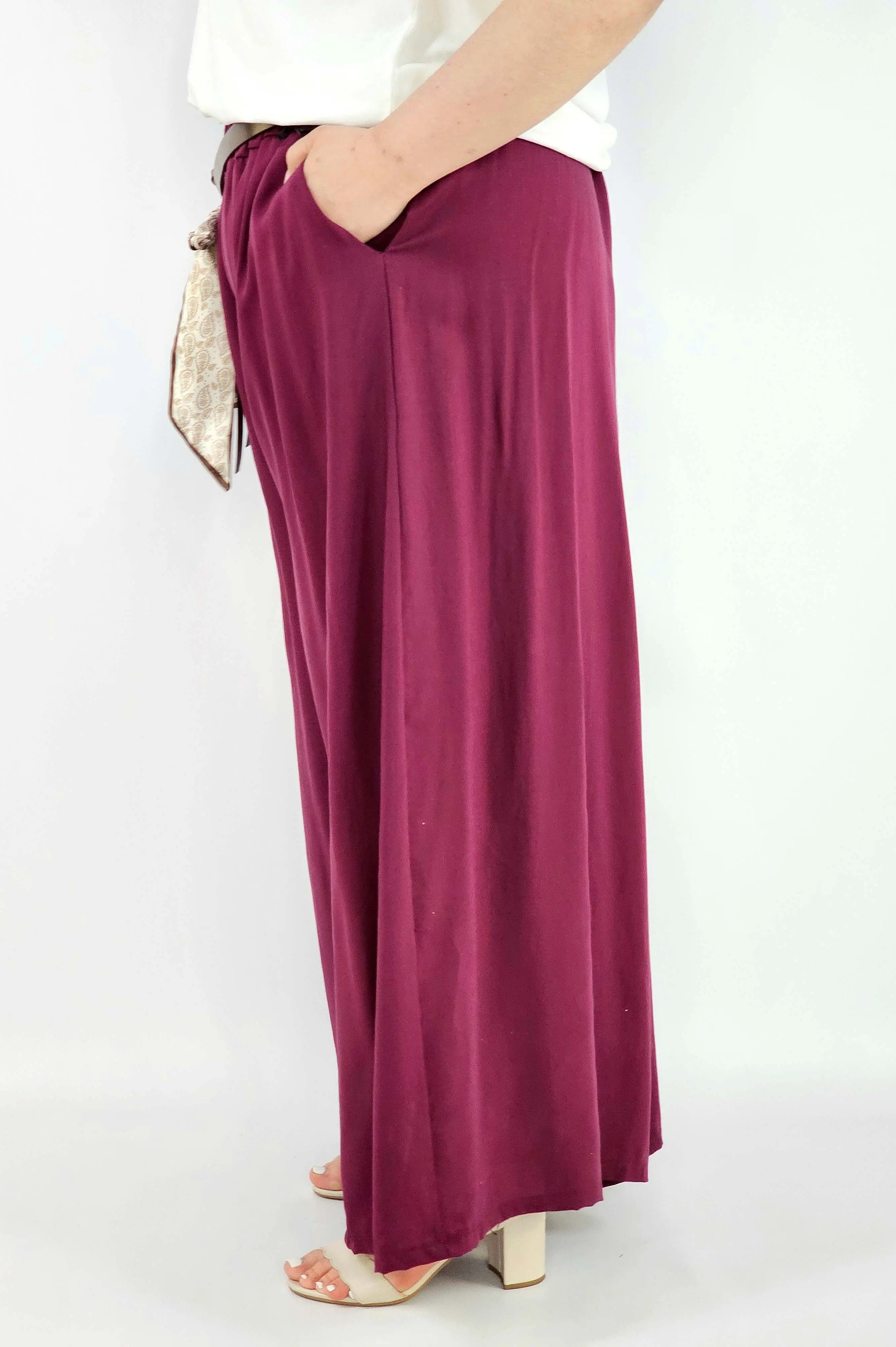 Spodnie plus size szerokie z gumką w pasie i wiązaniem XXL Stylowa XL