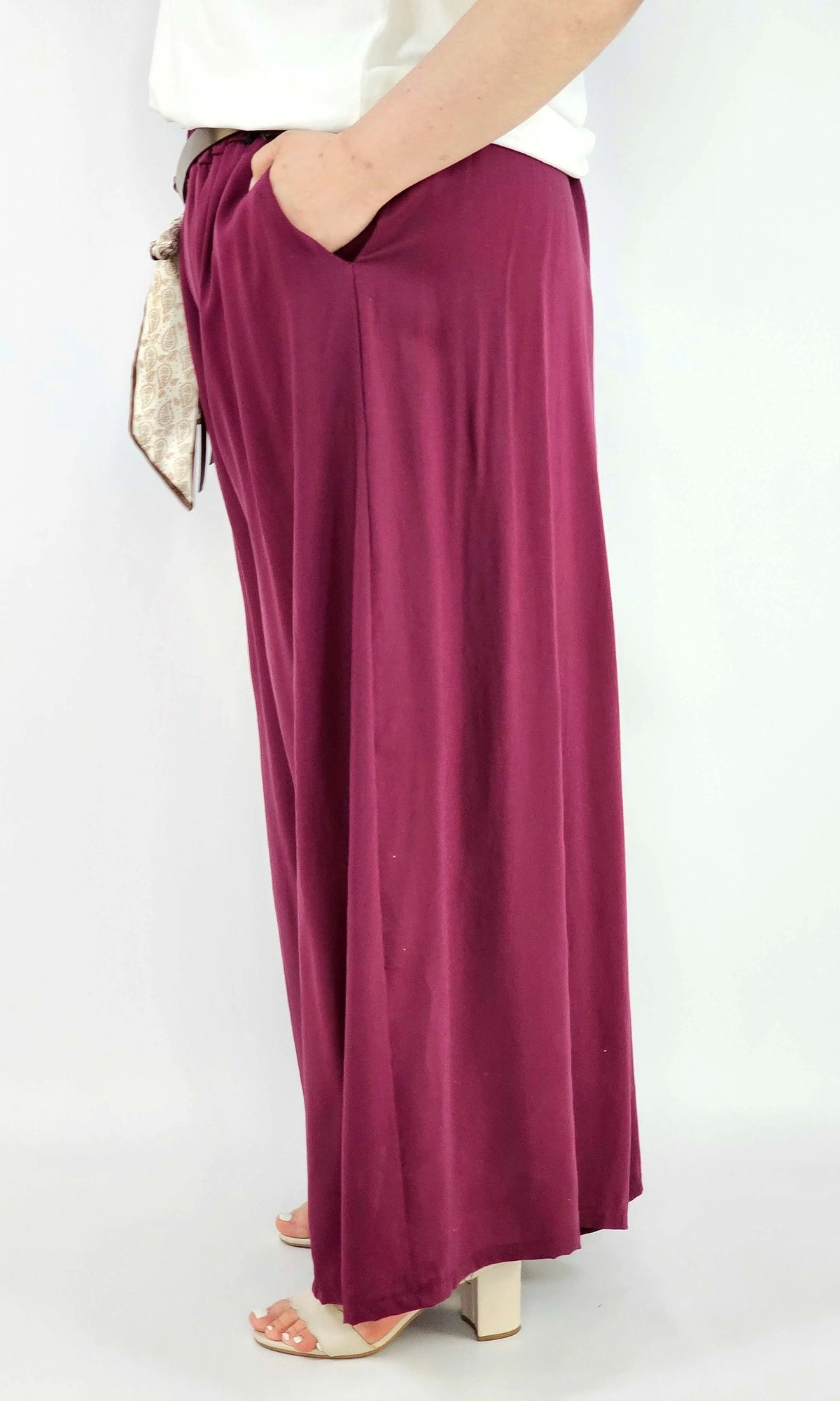 Spodnie plus size szerokie z gumką w pasie i wiązaniem XXL Stylowa XL