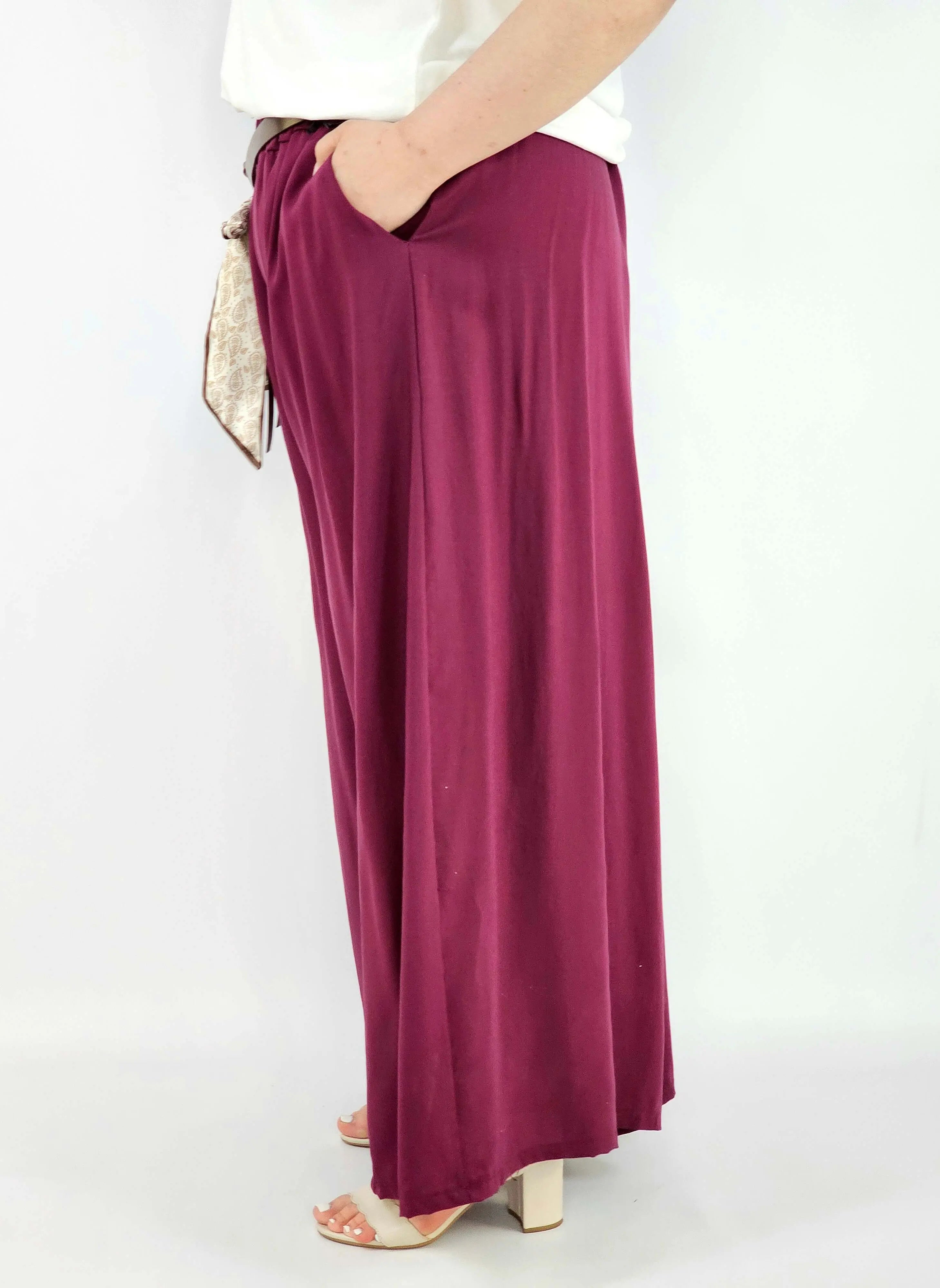 Spodnie plus size szerokie z gumką w pasie i wiązaniem XXL Stylowa XL