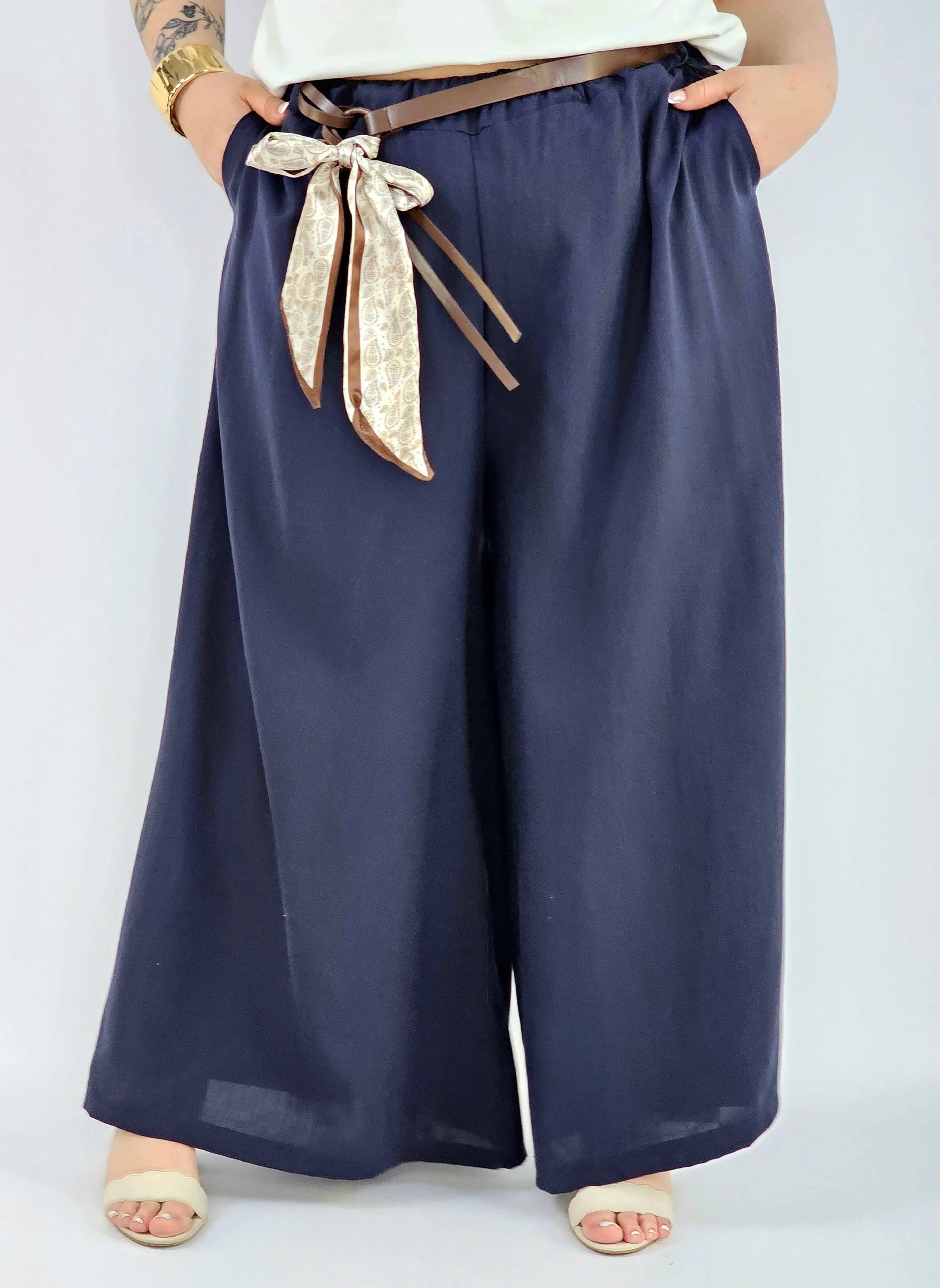 Spodnie plus size szerokie z gumką w pasie i wiązaniem XXL Stylowa XL