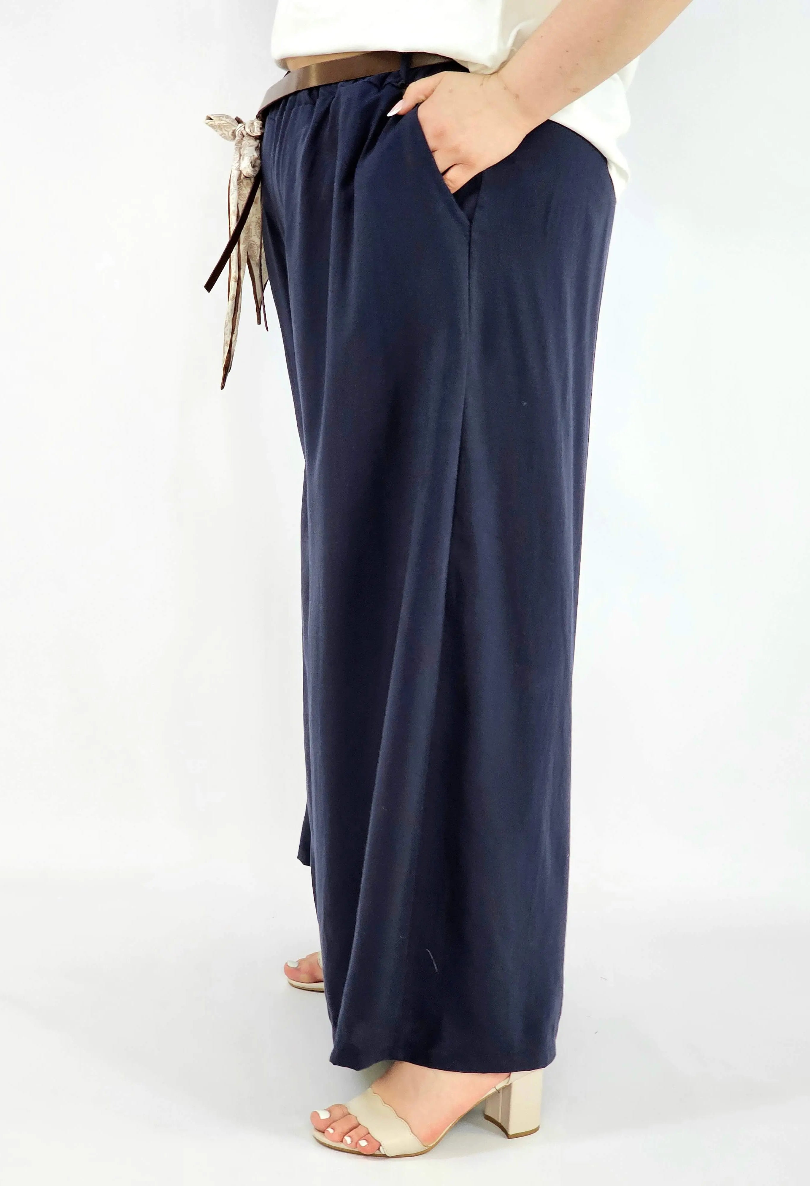 Spodnie plus size szerokie z gumką w pasie i wiązaniem XXL Stylowa XL