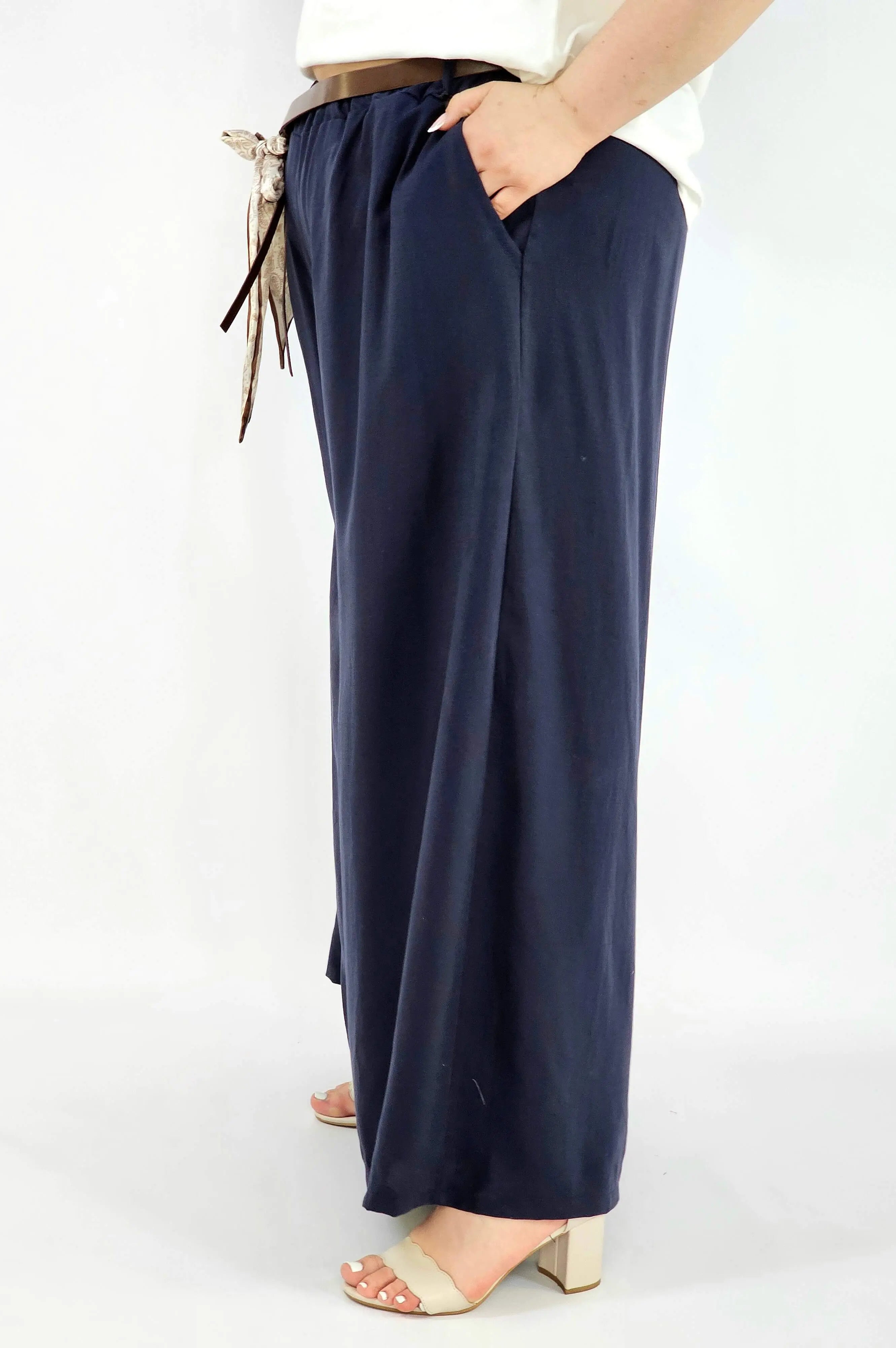 Spodnie plus size szerokie z gumką w pasie i wiązaniem XXL Stylowa XL