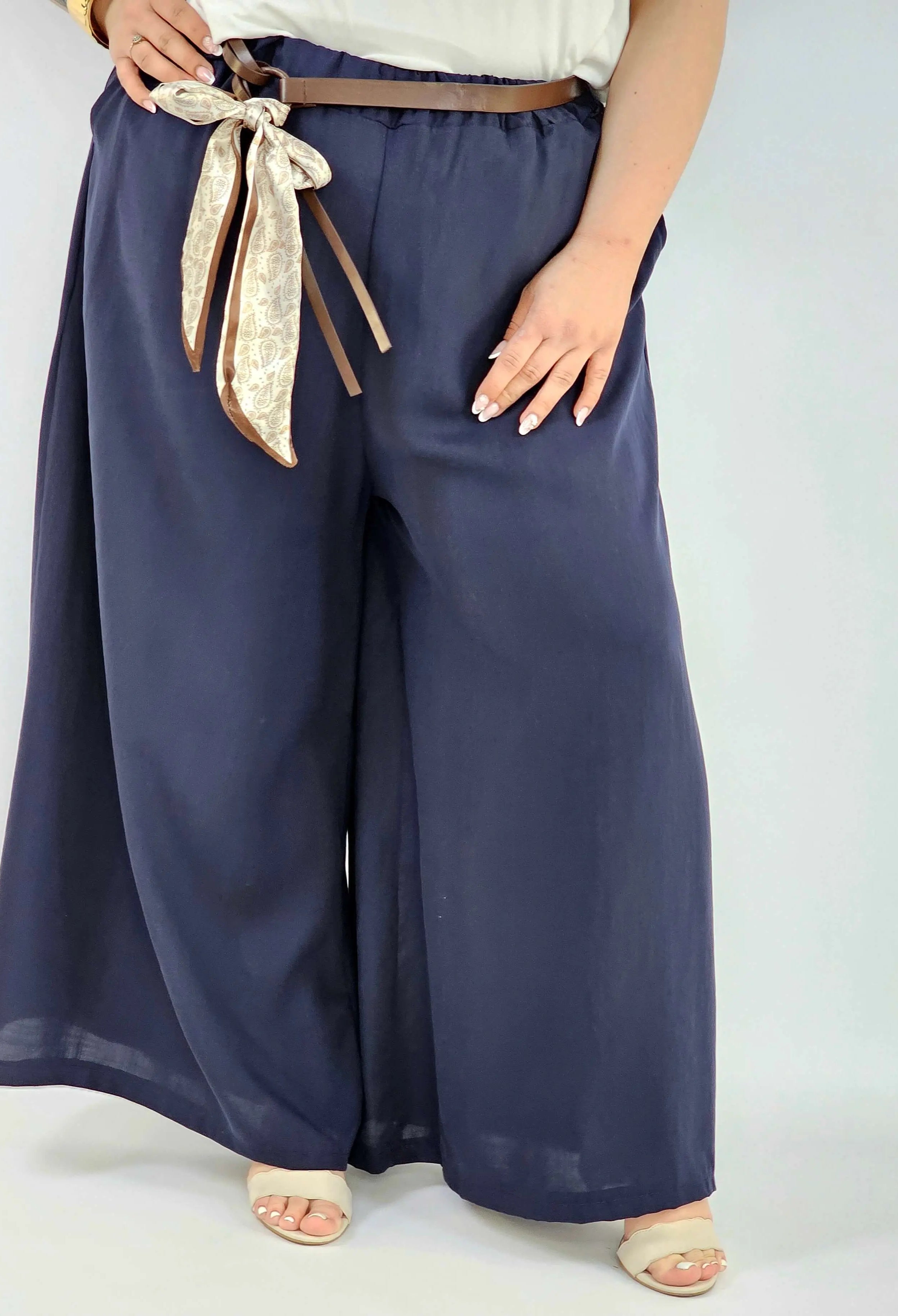 Spodnie plus size szerokie z gumką w pasie i wiązaniem XXL Stylowa XL