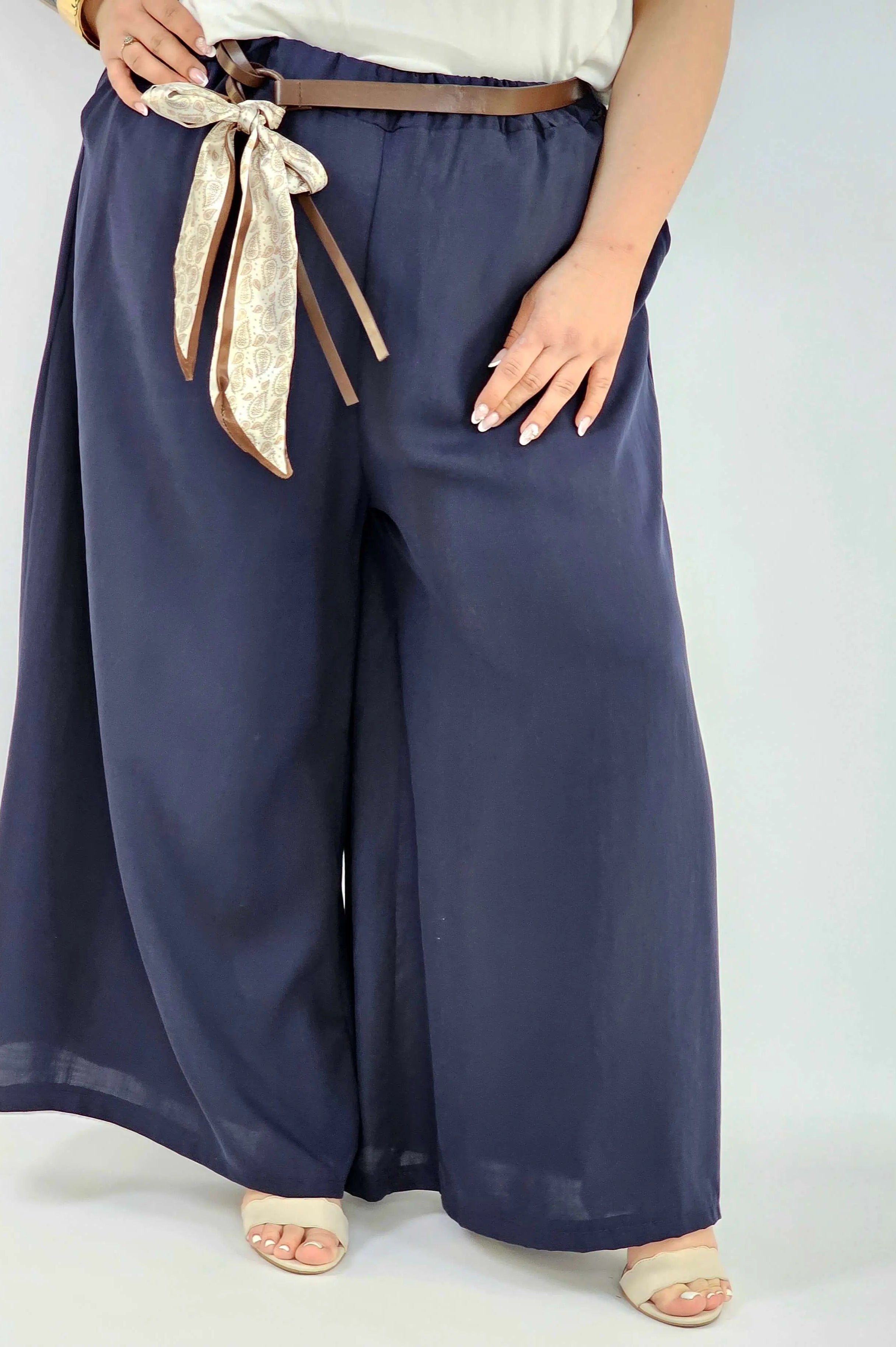 Spodnie plus size szerokie z gumką w pasie i wiązaniem XXL Stylowa XL