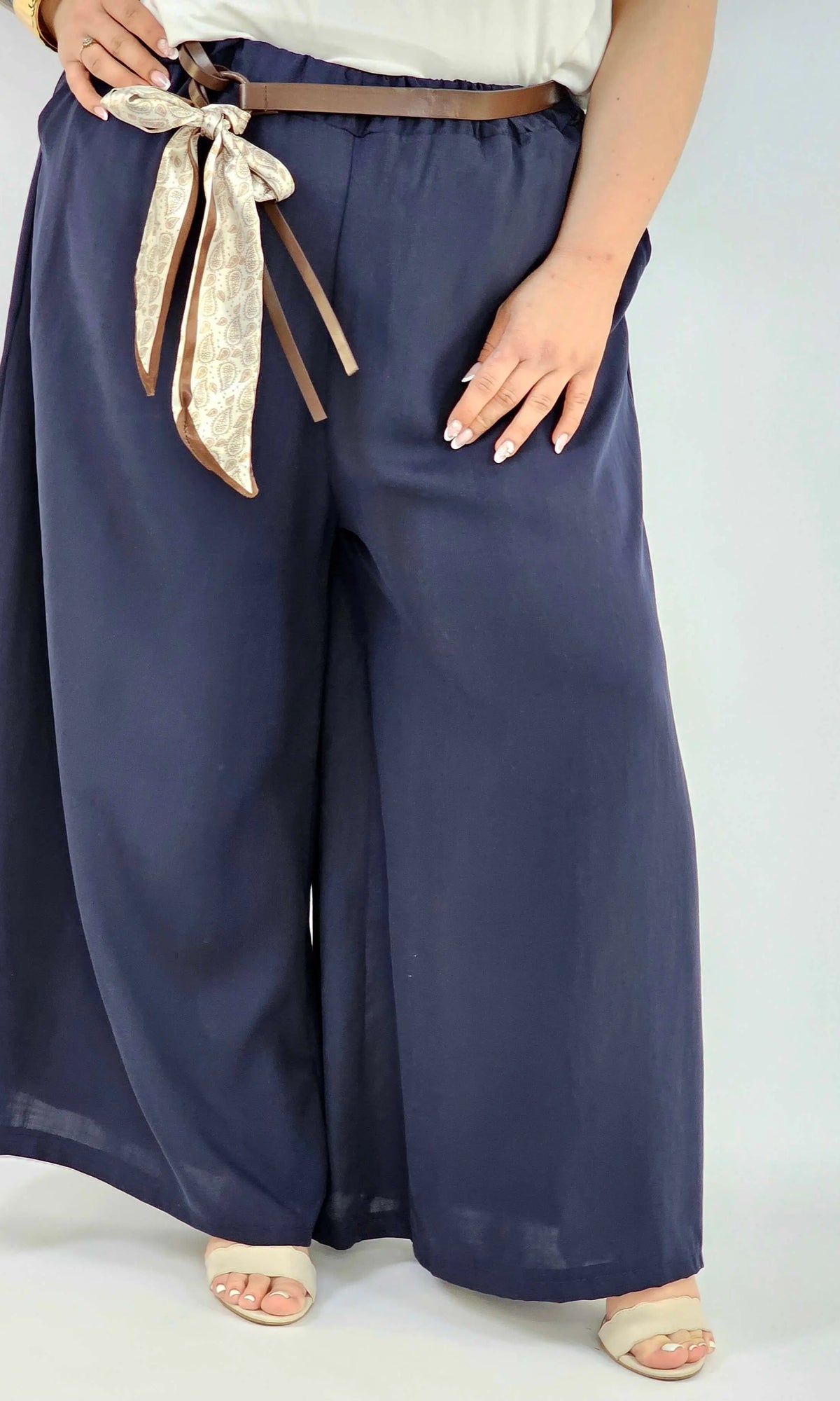 Spodnie plus size szerokie z gumką w pasie i wiązaniem XXL Stylowa XL