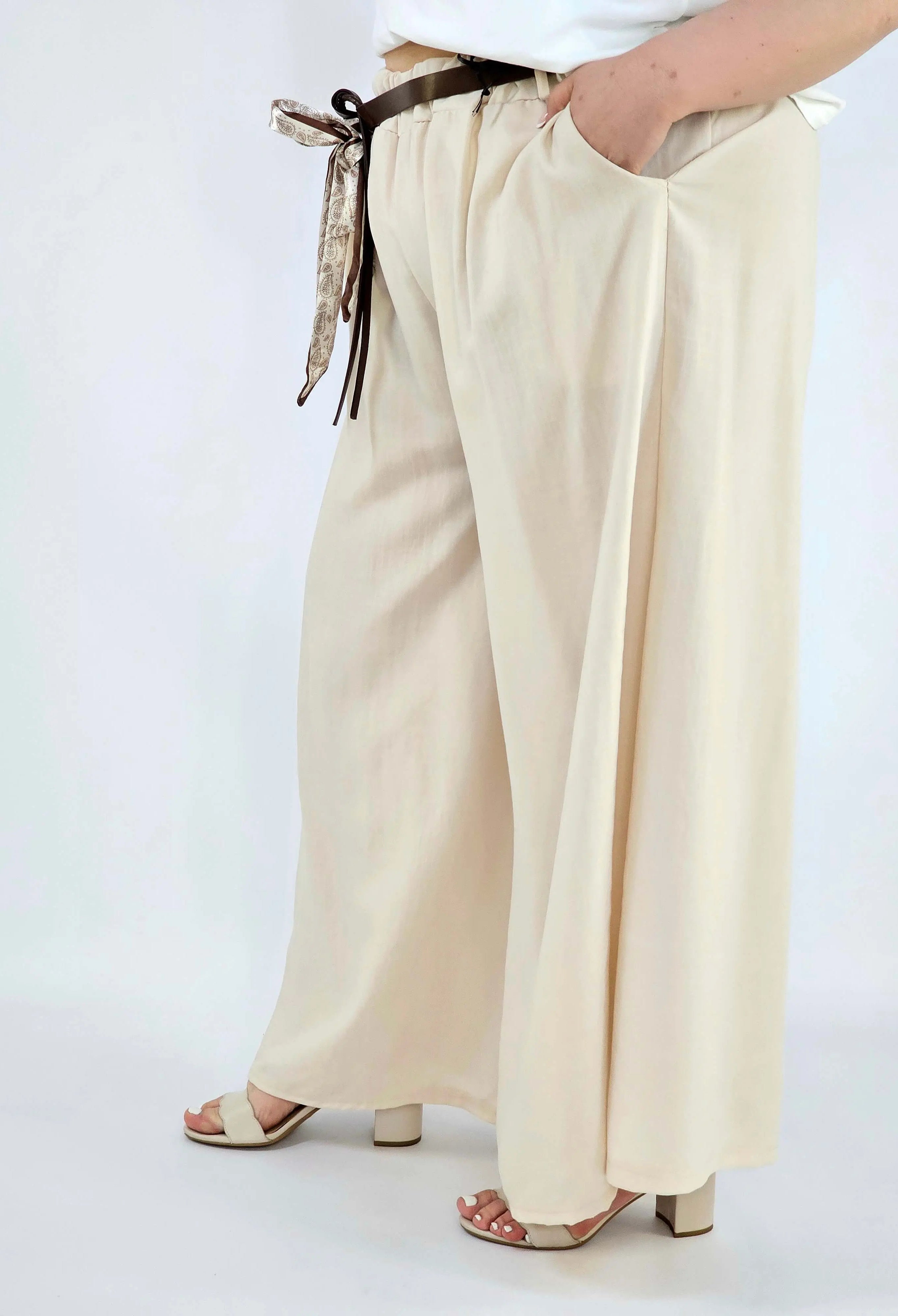 Spodnie plus size szerokie z gumką w pasie i wiązaniem XXL Stylowa XL