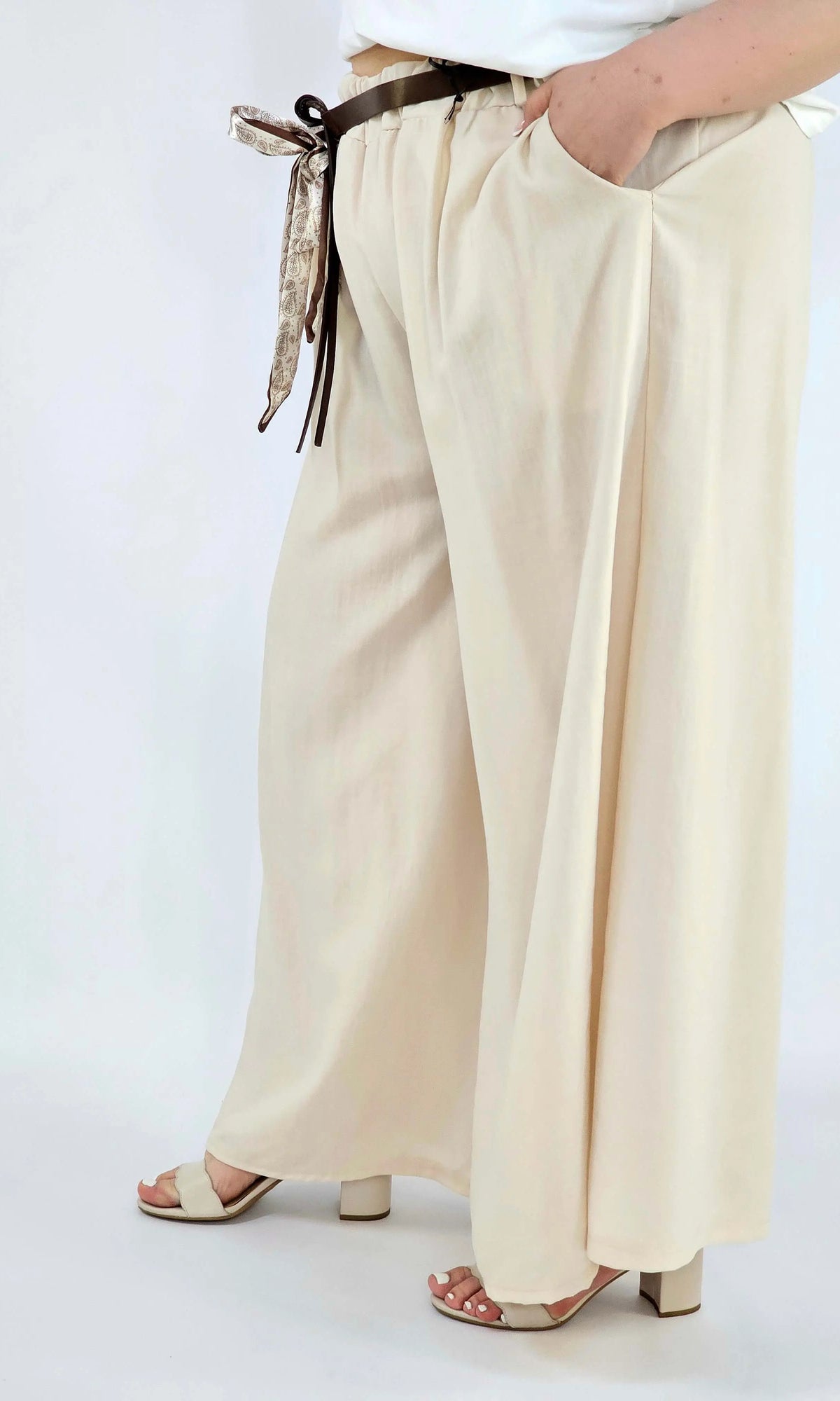 Spodnie plus size szerokie z gumką w pasie i wiązaniem XXL Stylowa XL