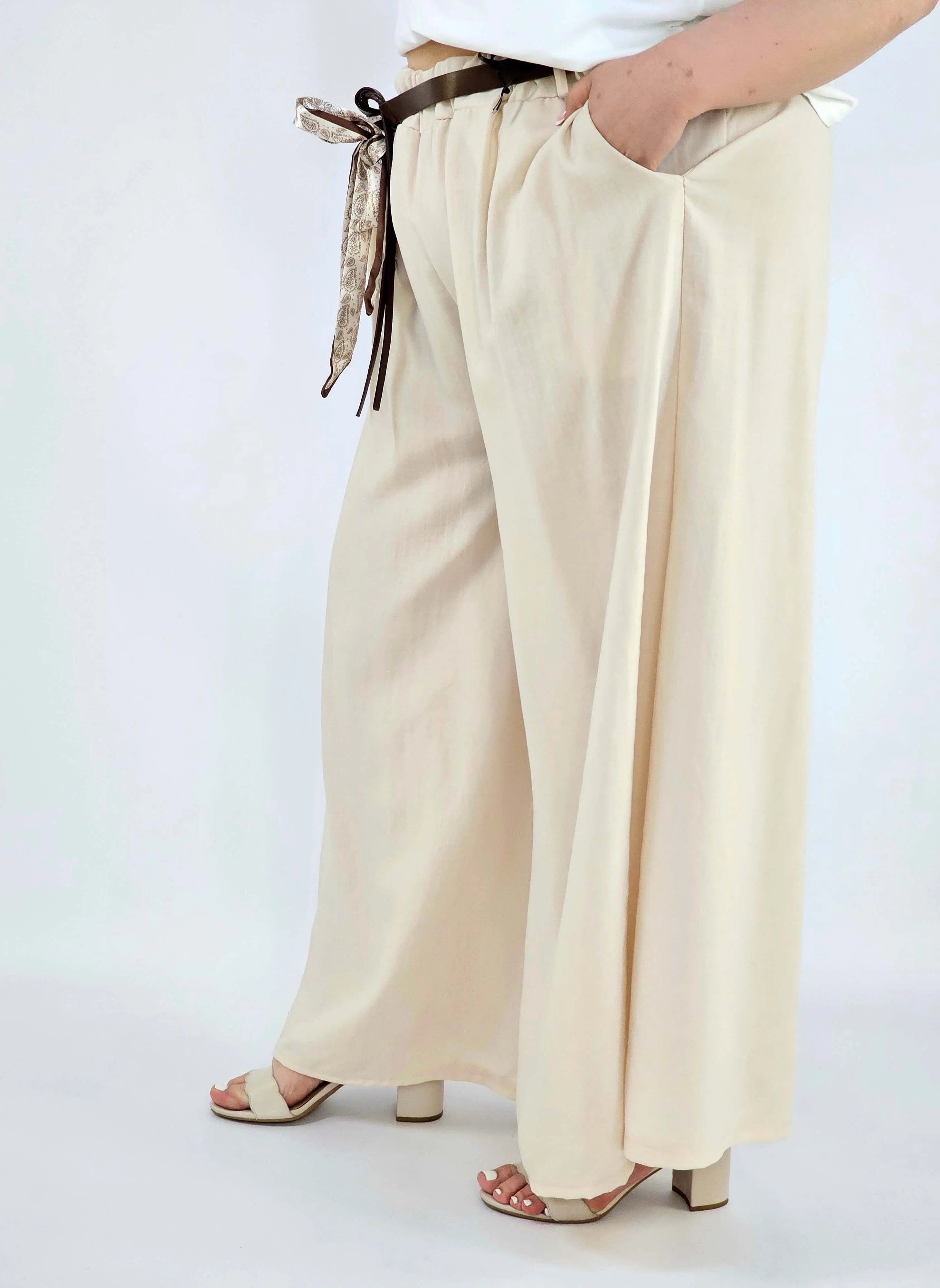 Spodnie plus size szerokie z gumką w pasie i wiązaniem XXL Stylowa XL
