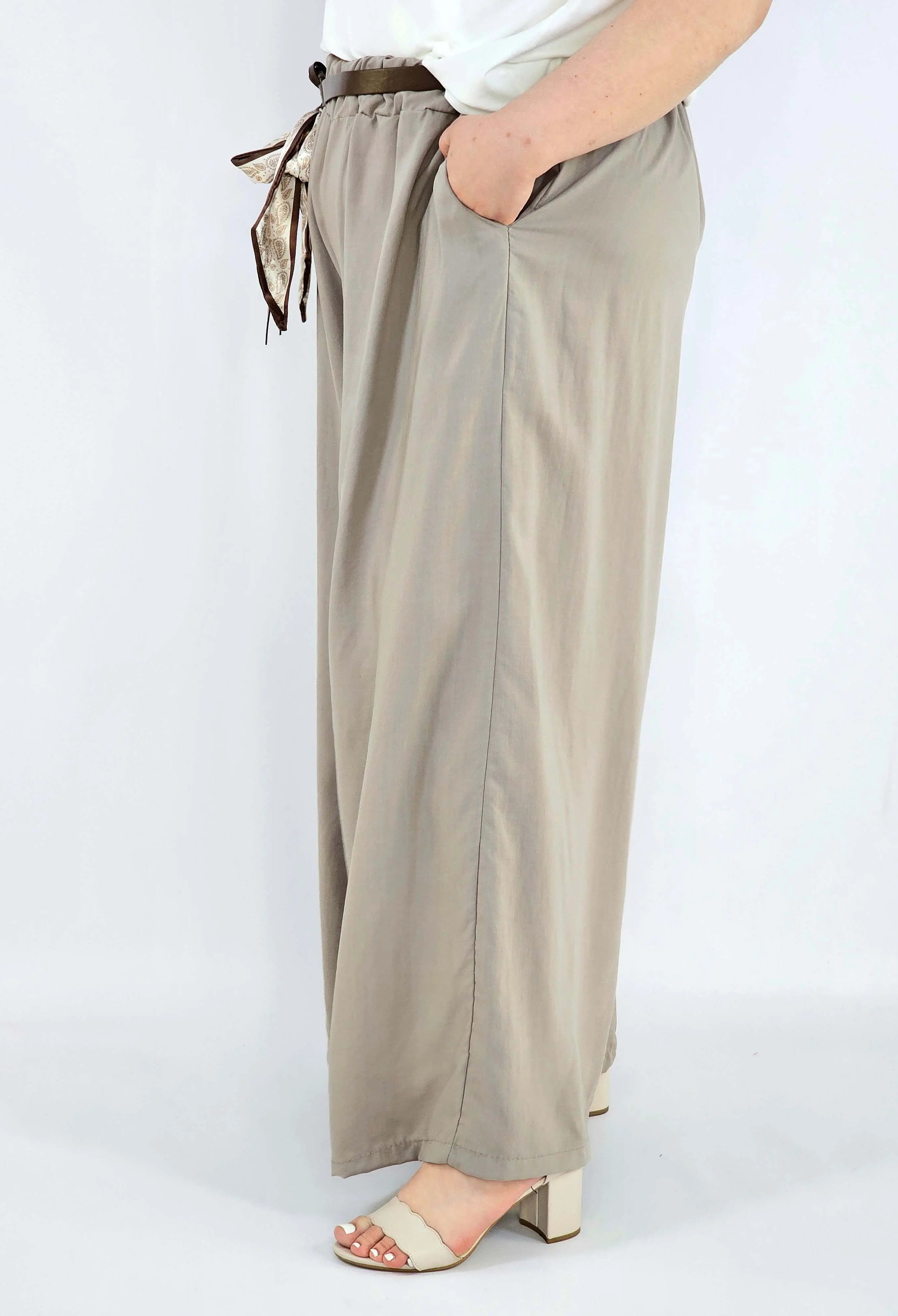 Spodnie plus size szerokie z gumką w pasie i wiązaniem XXL Stylowa XL