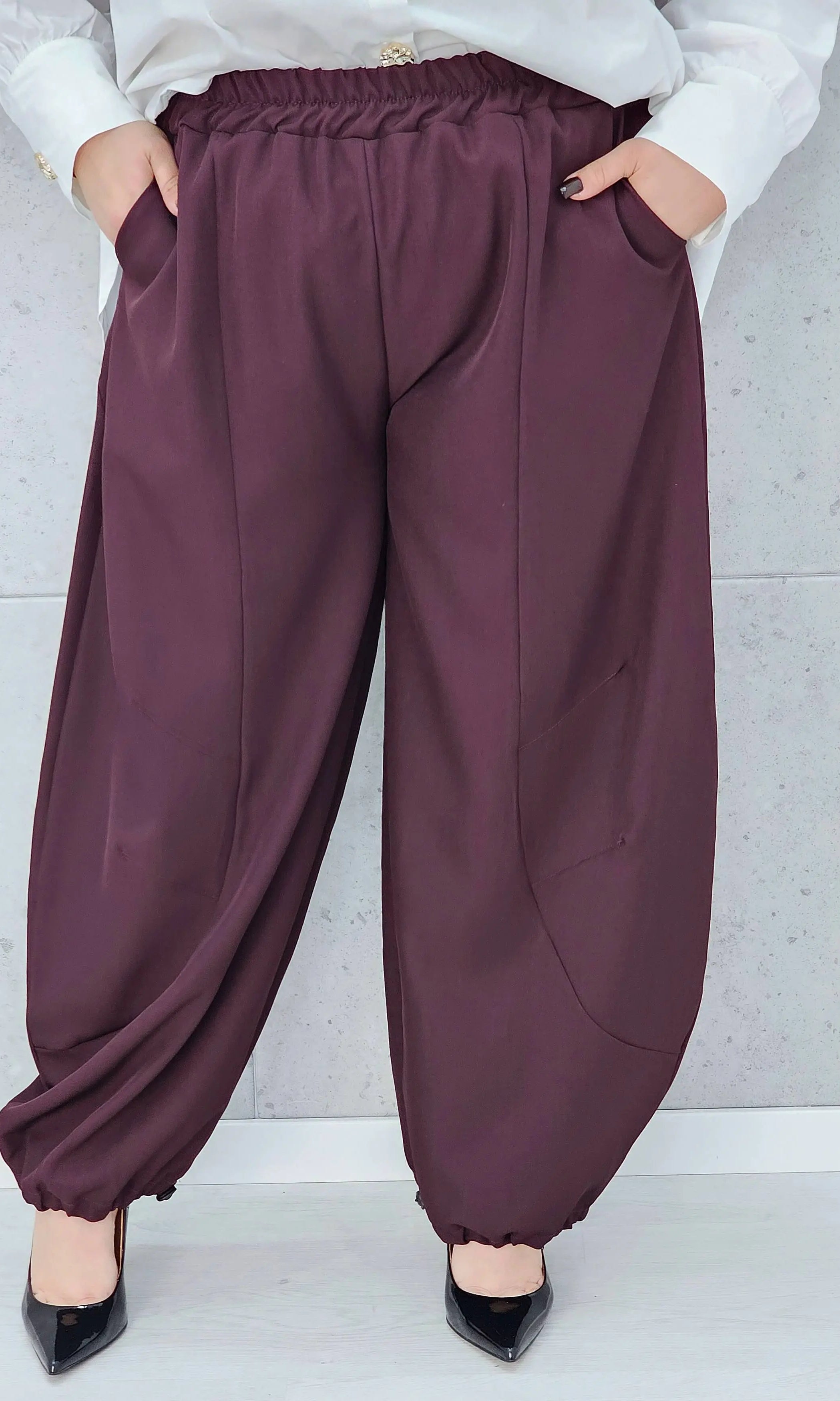 śliwkowe spodnie plus size do pracy i na co dzień