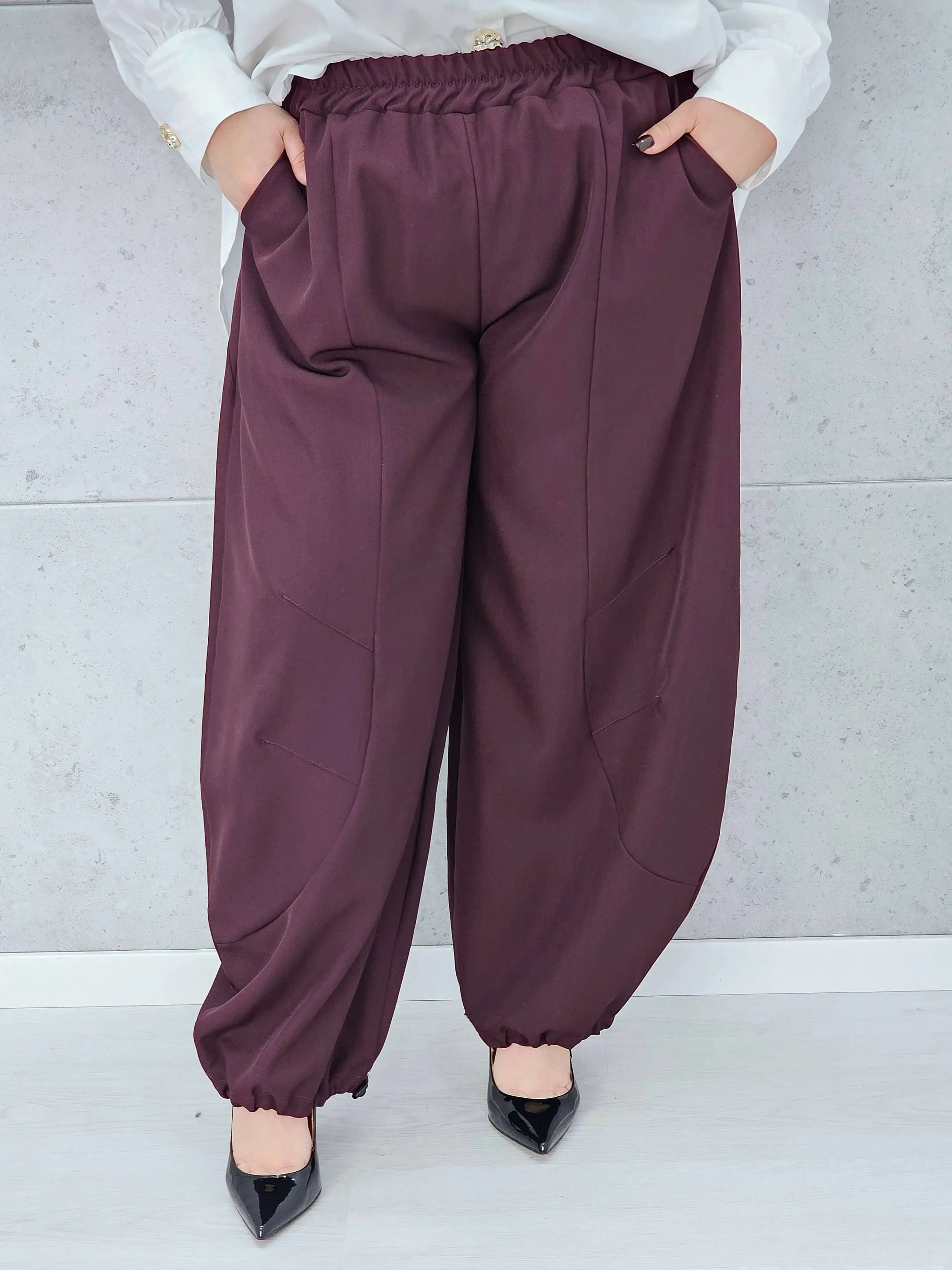 spodnie plus size z kieszeniami i luźnym krojem całość