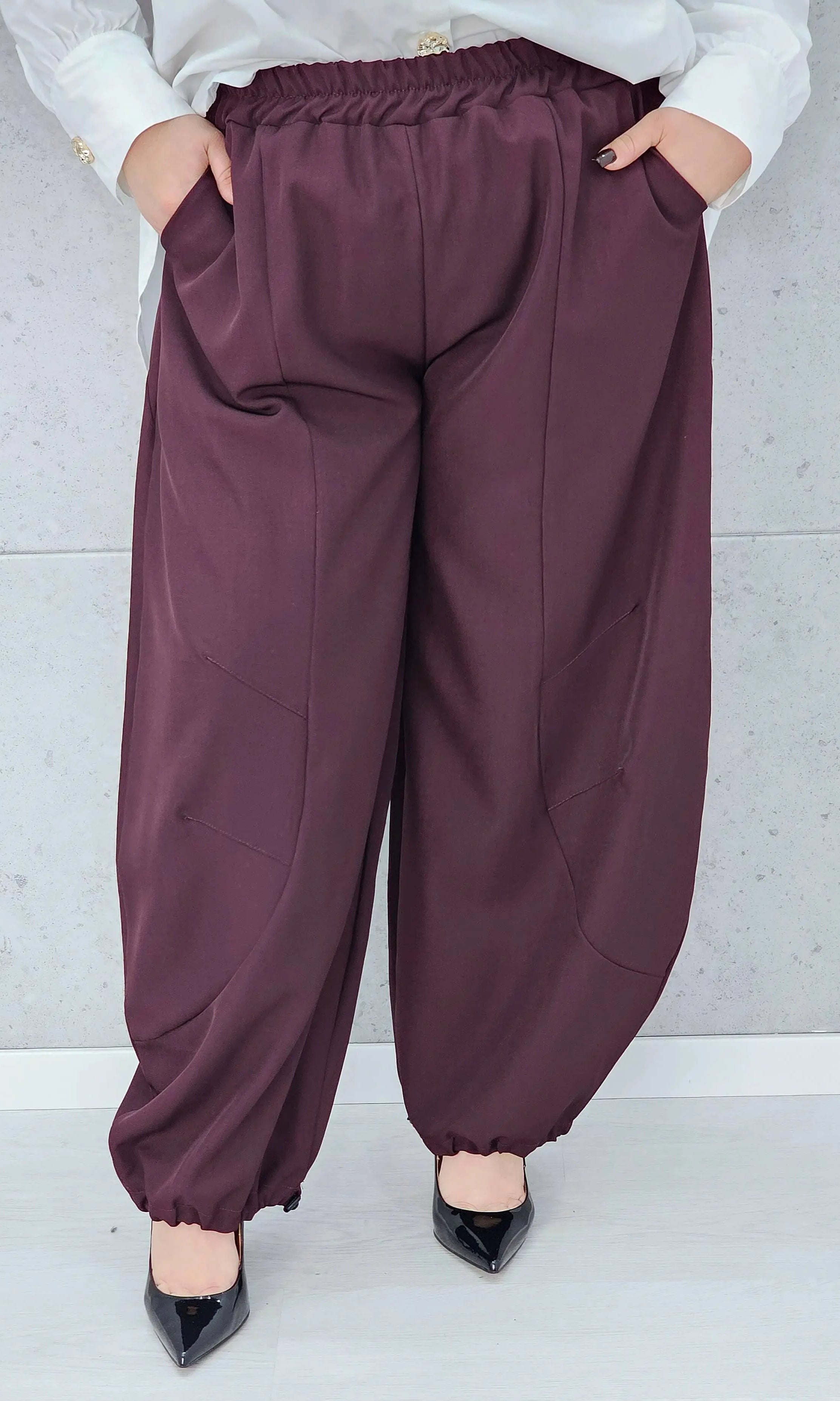 spodnie plus size z kieszeniami i luźnym krojem całość