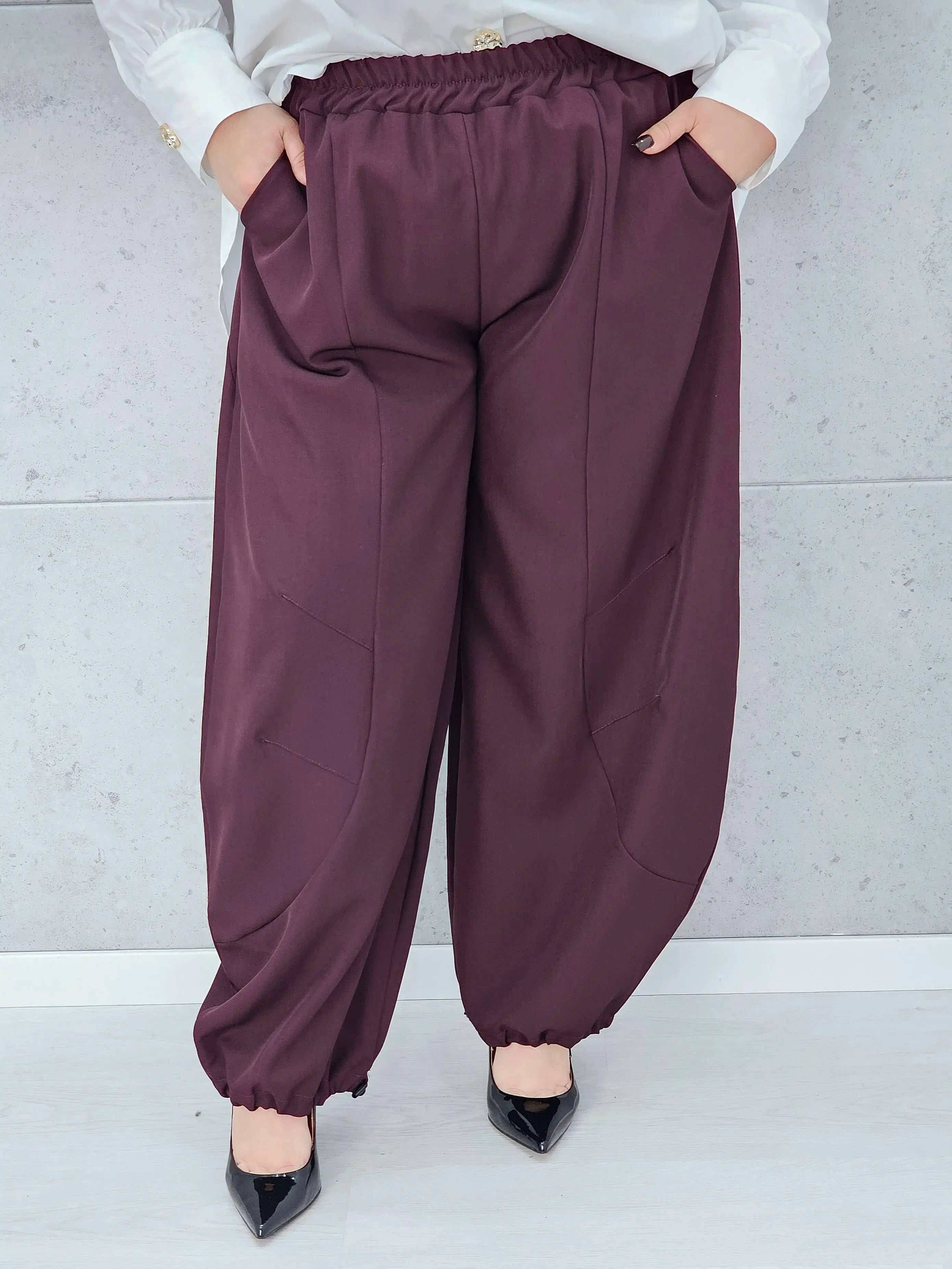 spodnie plus size z kieszeniami i luźnym krojem całość