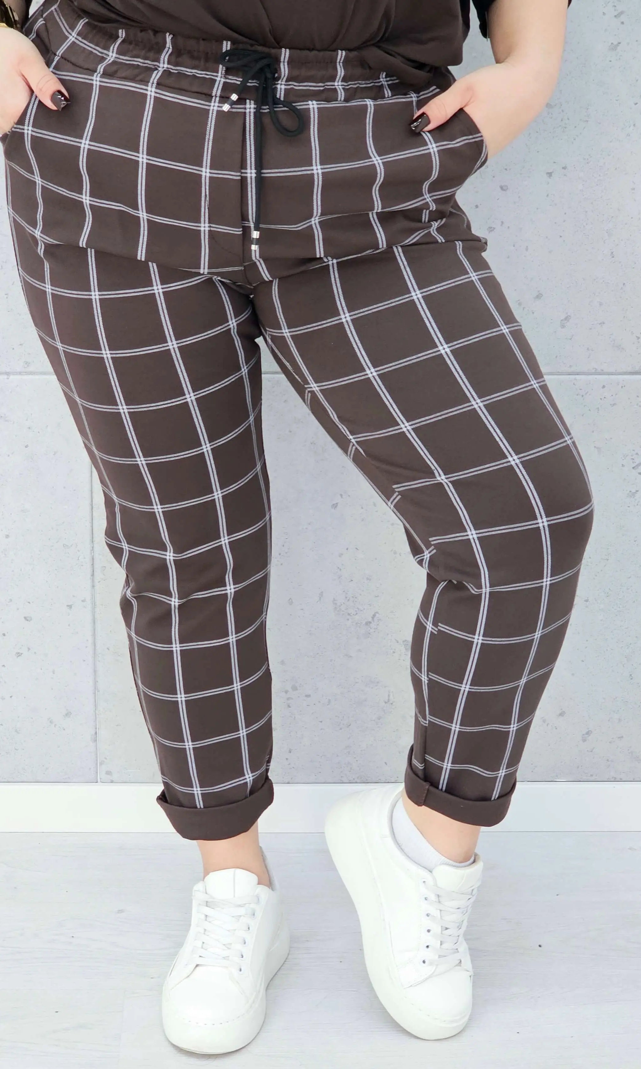 spodnie w kratkę brązowe plus size Stylowa XL – przód