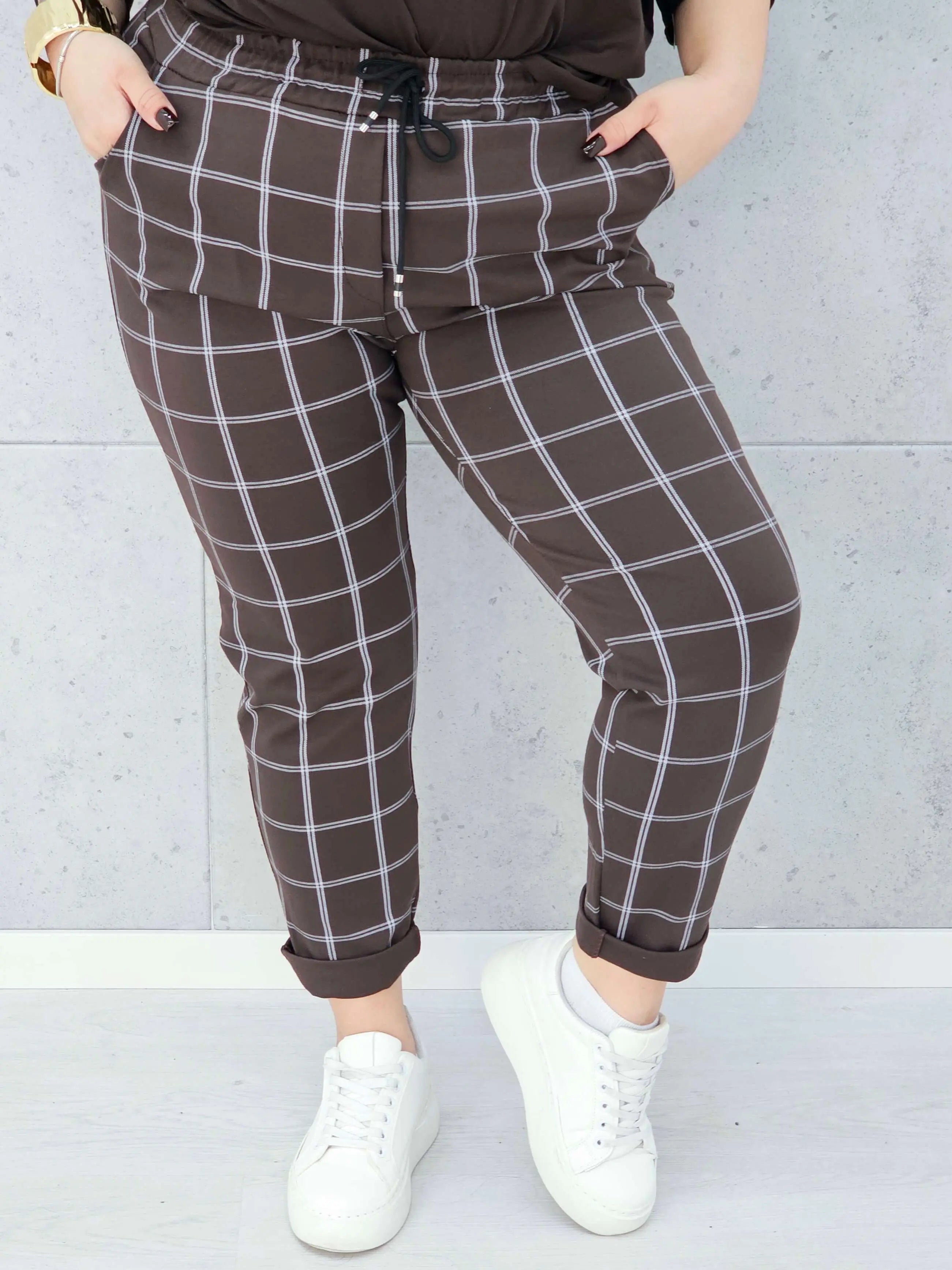 spodnie w kratkę brązowe plus size Stylowa XL – przód
