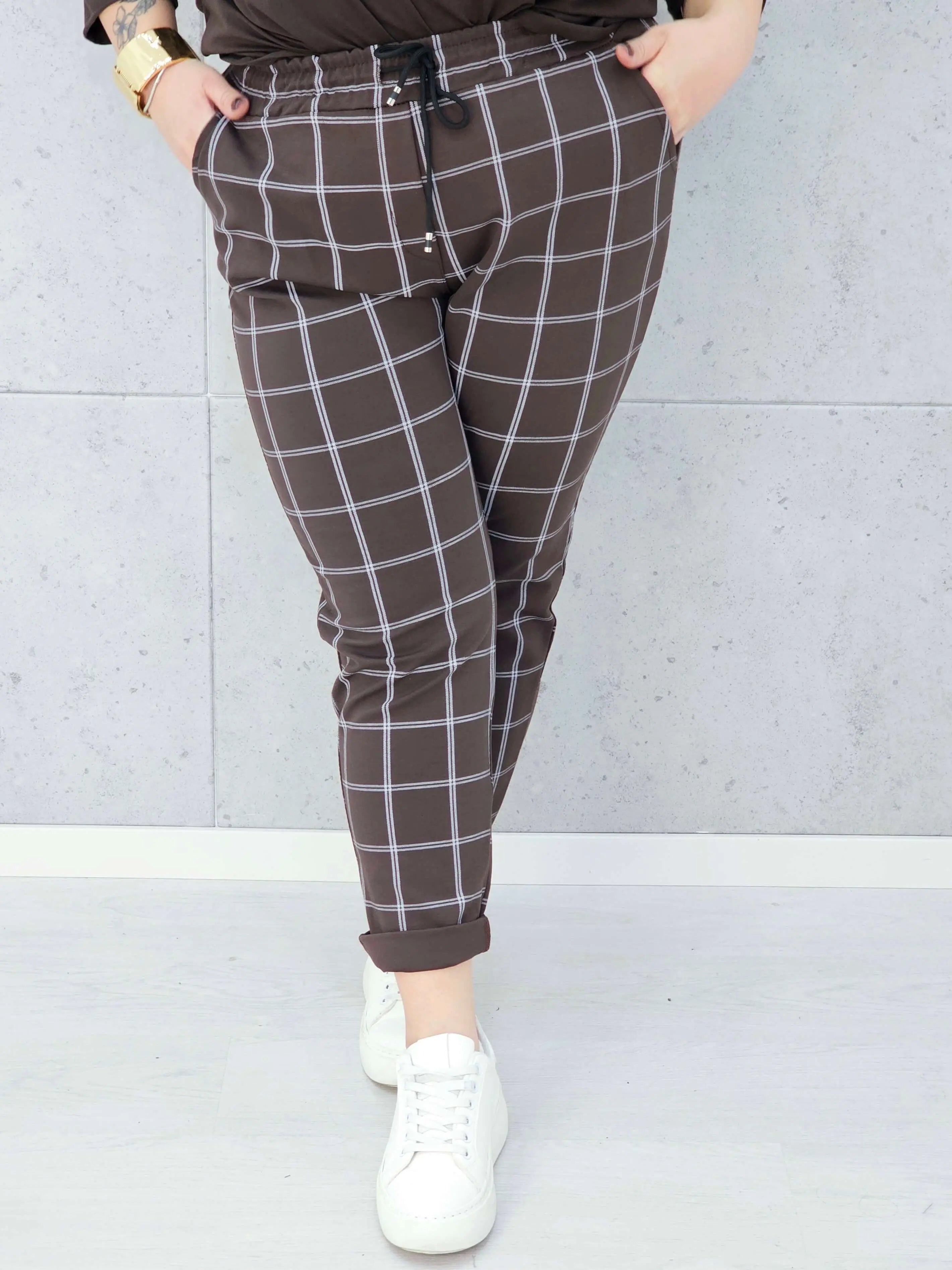 spodnie w kratkę brązowe plus size Stylowa XL – pas
