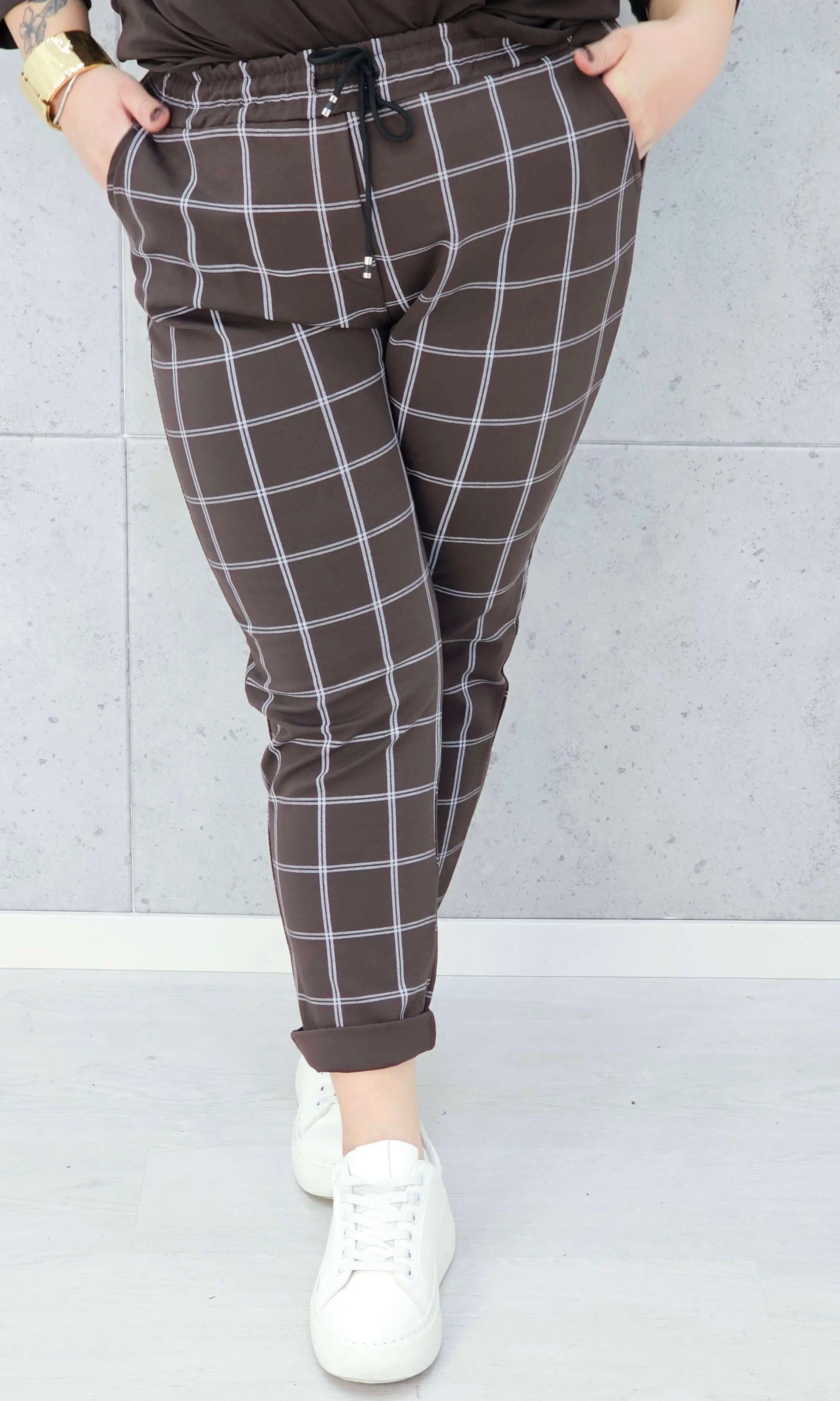 spodnie w kratkę brązowe plus size Stylowa XL – pas