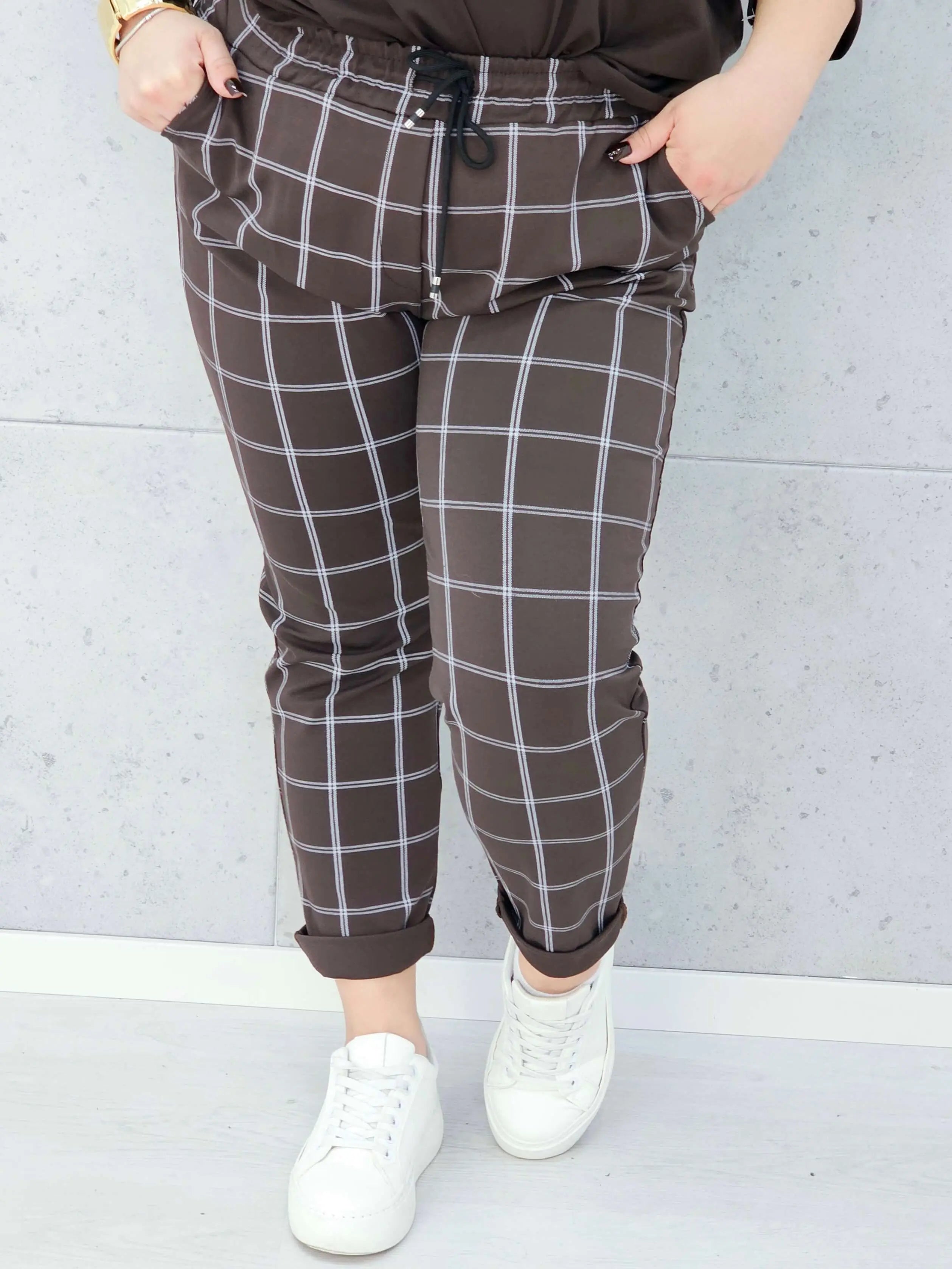 spodnie w kratkę brązowe plus size Stylowa XL – gumka w pasie