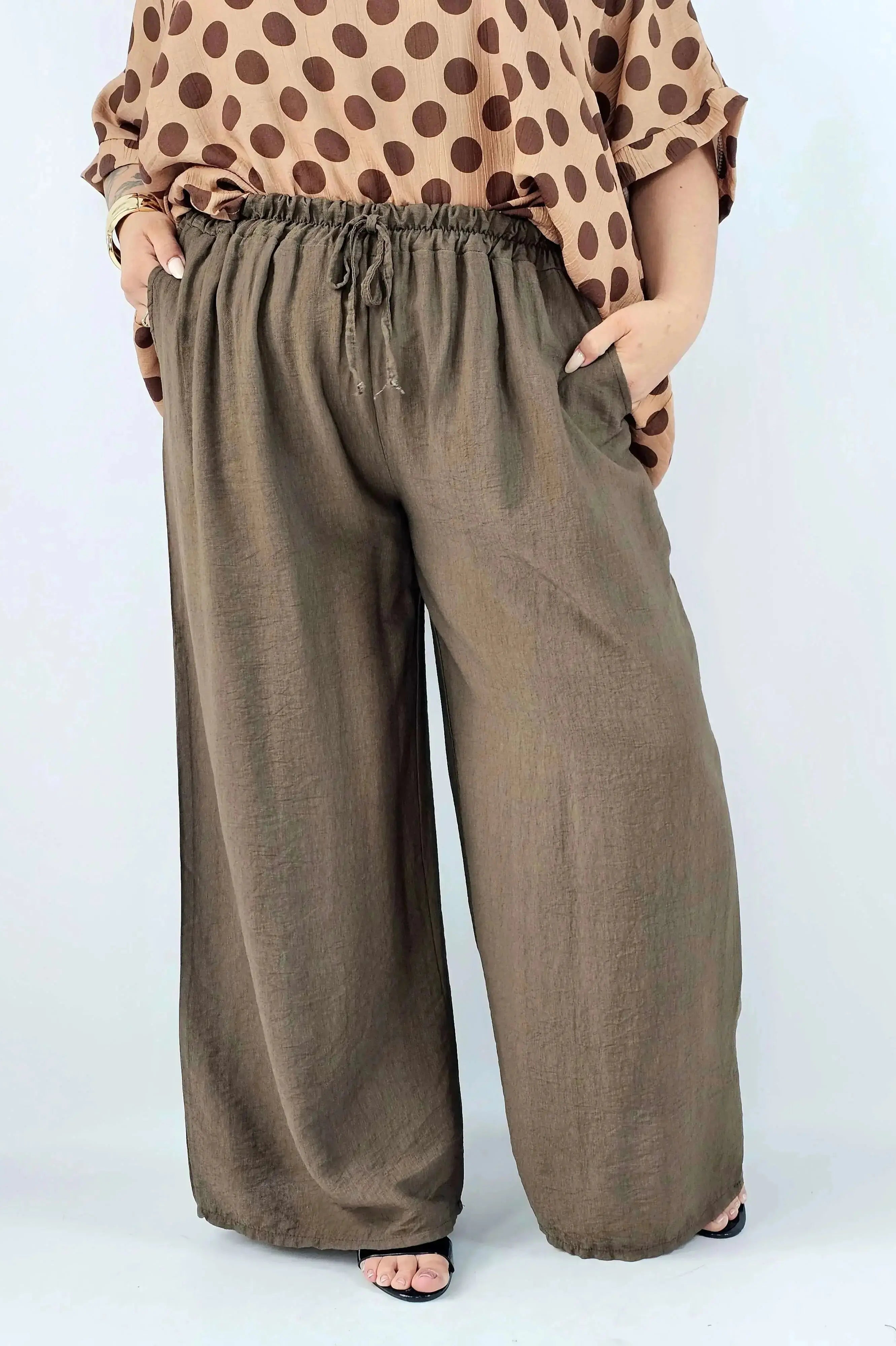 Spodnie wiskozowe plus size XXL – szerokie spodnie damskie z kieszeniami Stylowa XL