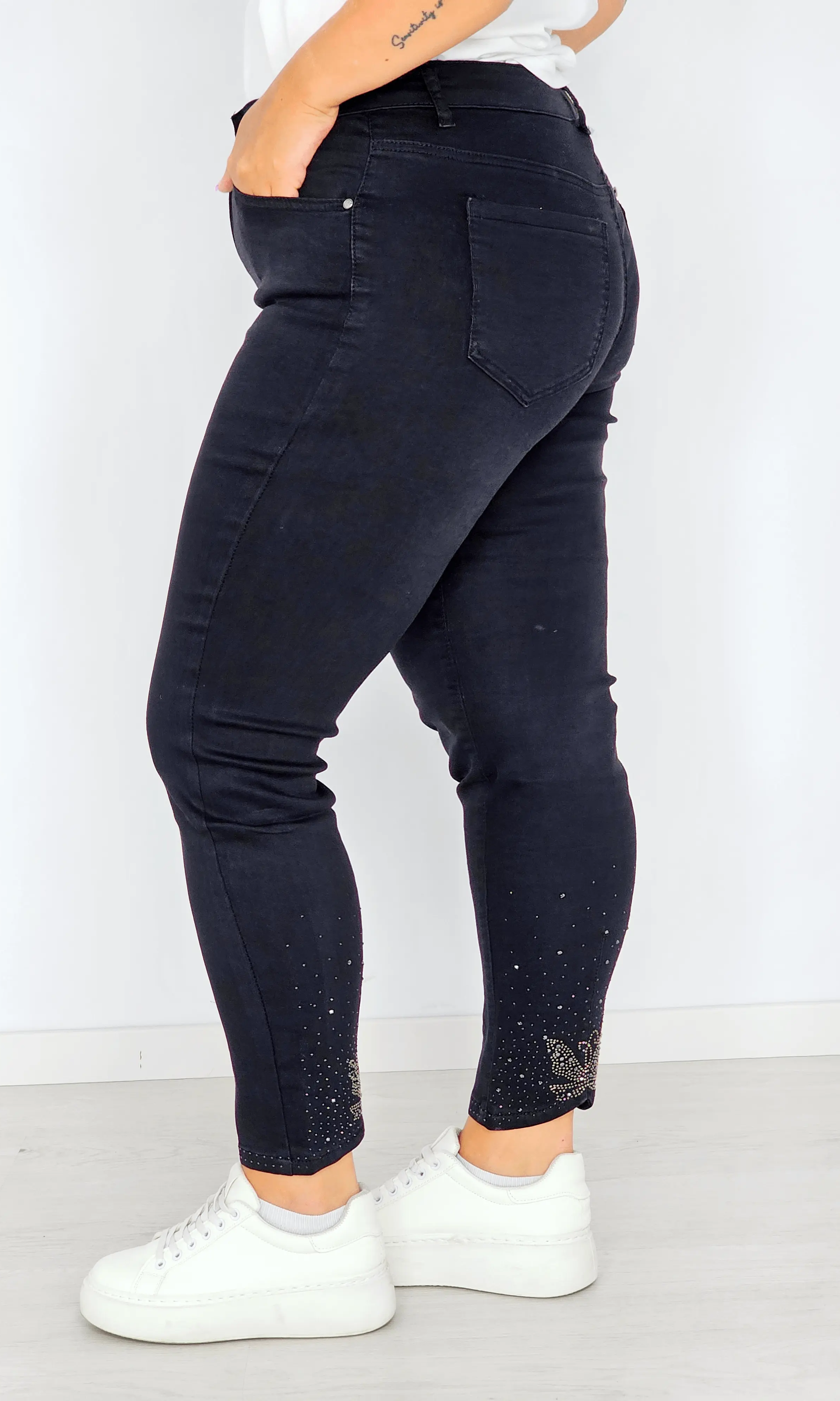 Spodnie z aplikacją na nogawce Stylowa XL