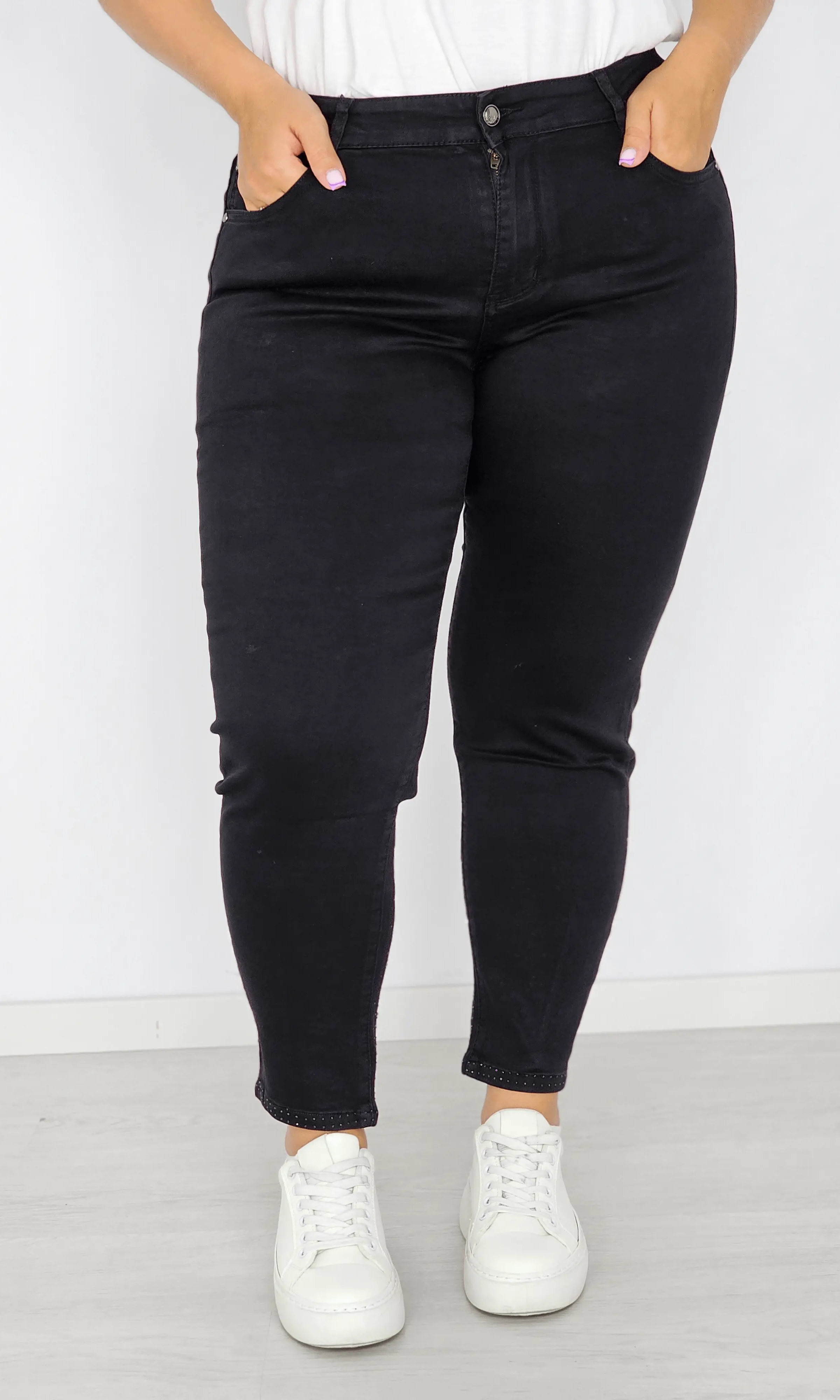 Spodnie z aplikacją na nogawce Stylowa XL