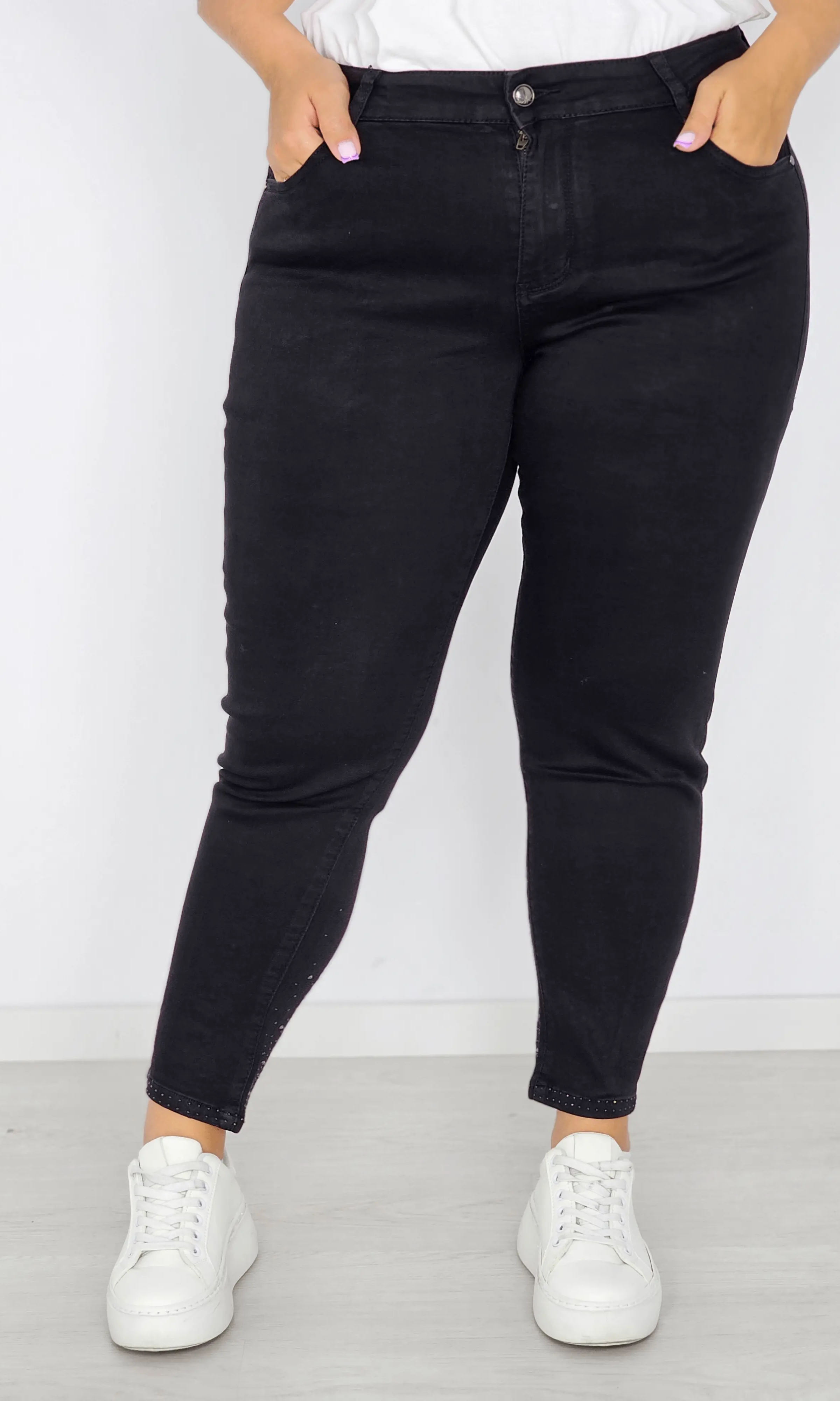 Spodnie z aplikacją na nogawce Stylowa XL