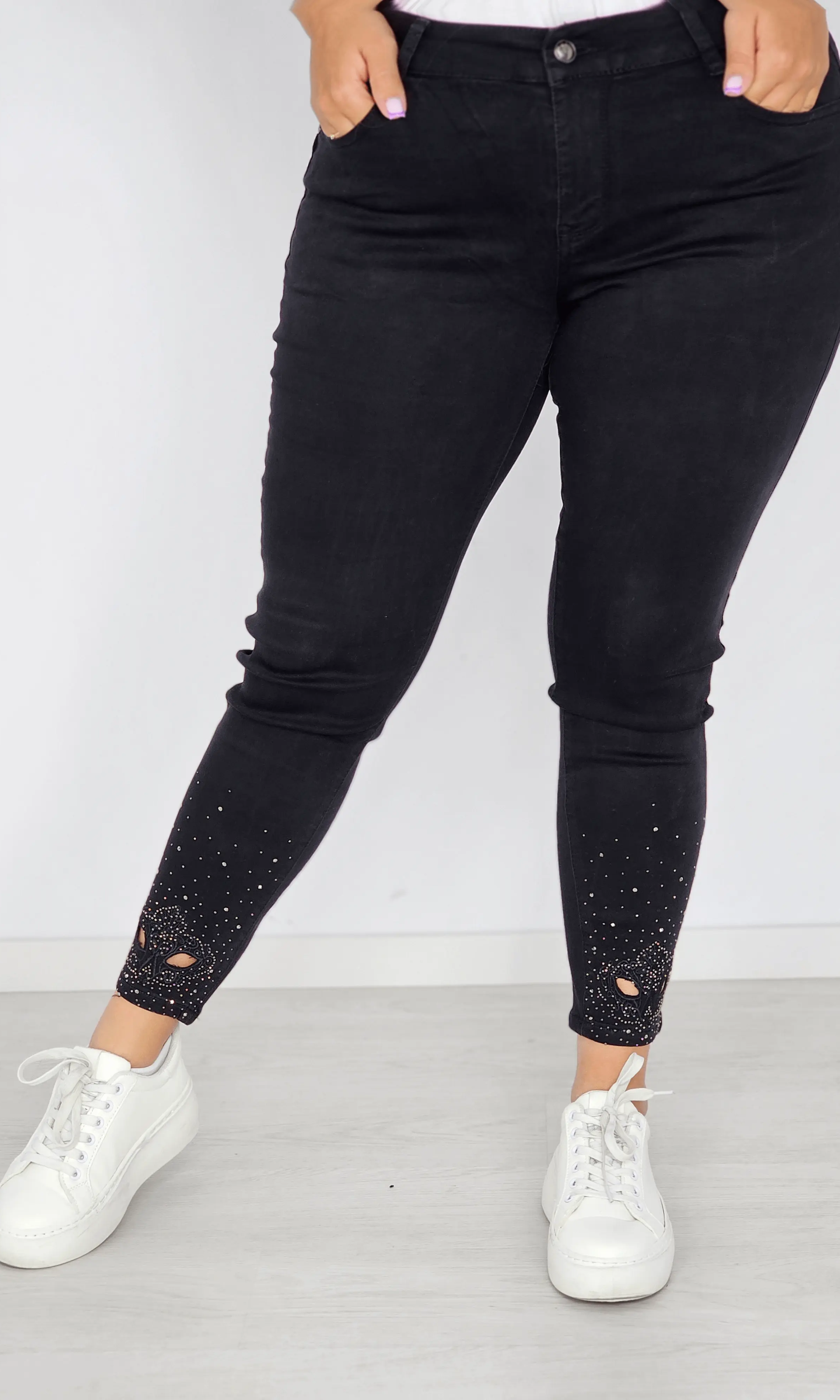 Spodnie z ażurową aplikacją Stylowa XL