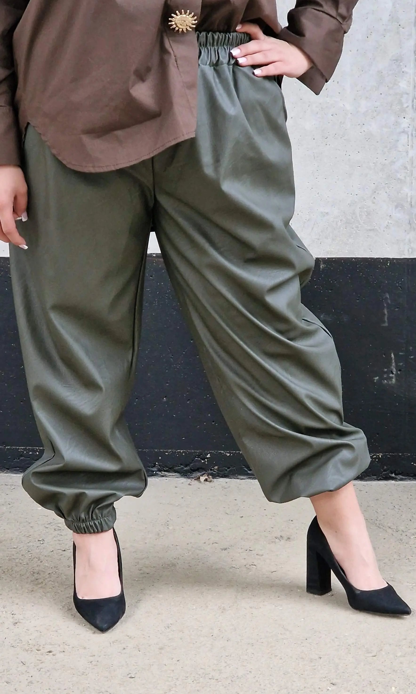 Spodnie z eko-skóry z gumką Stylowa XL