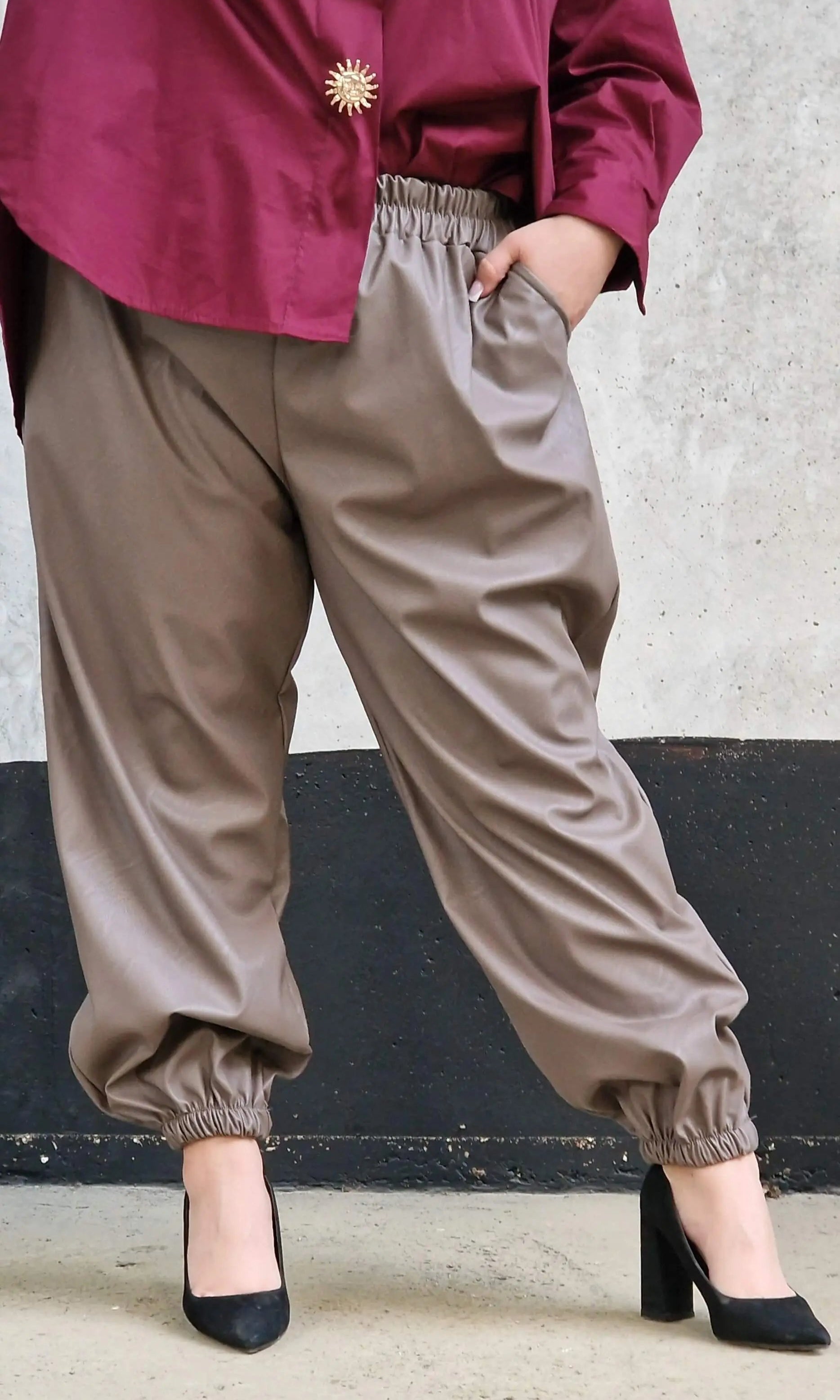 Spodnie z eko-skóry z gumką Stylowa XL