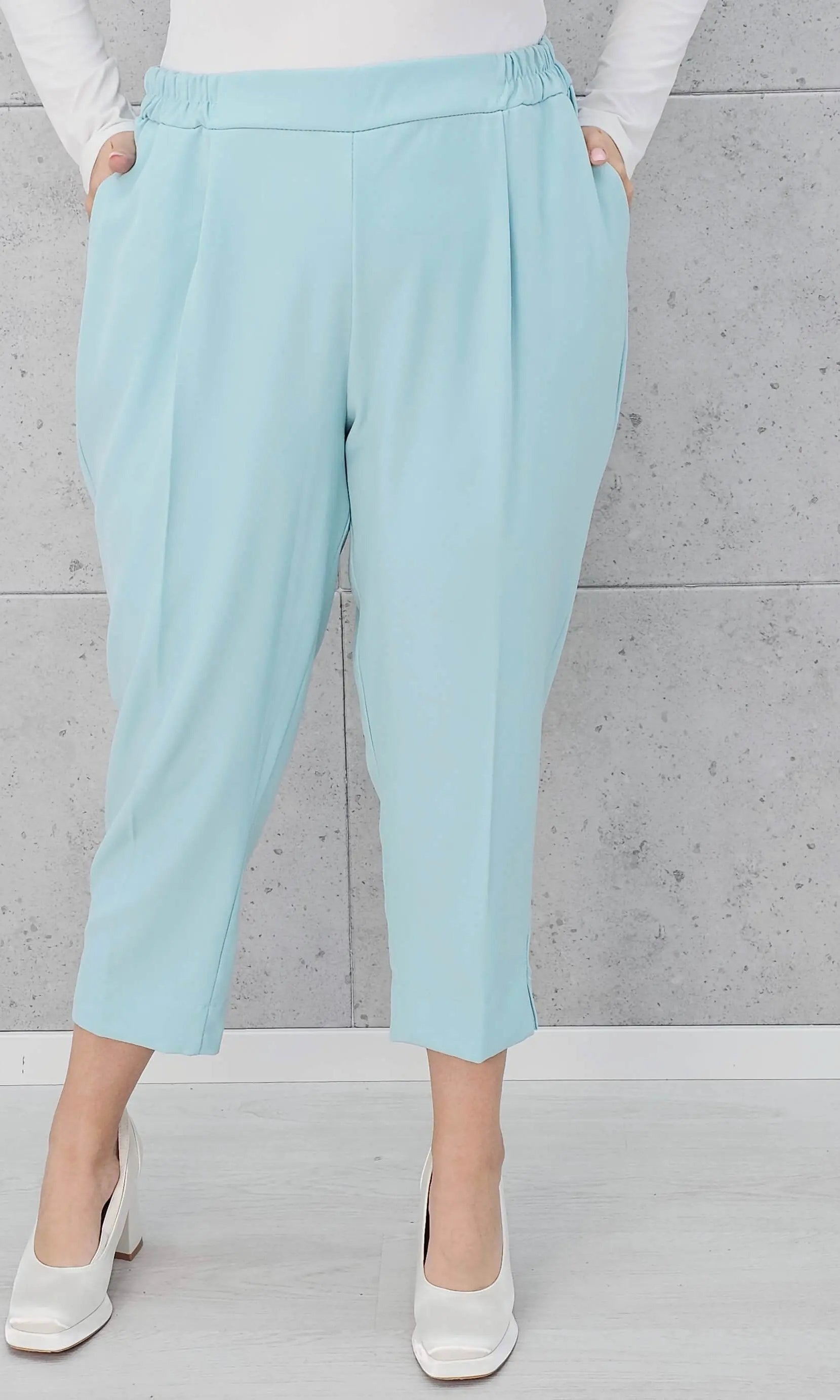 Spodnie z kantem i gumką w pasie Stylowa XL