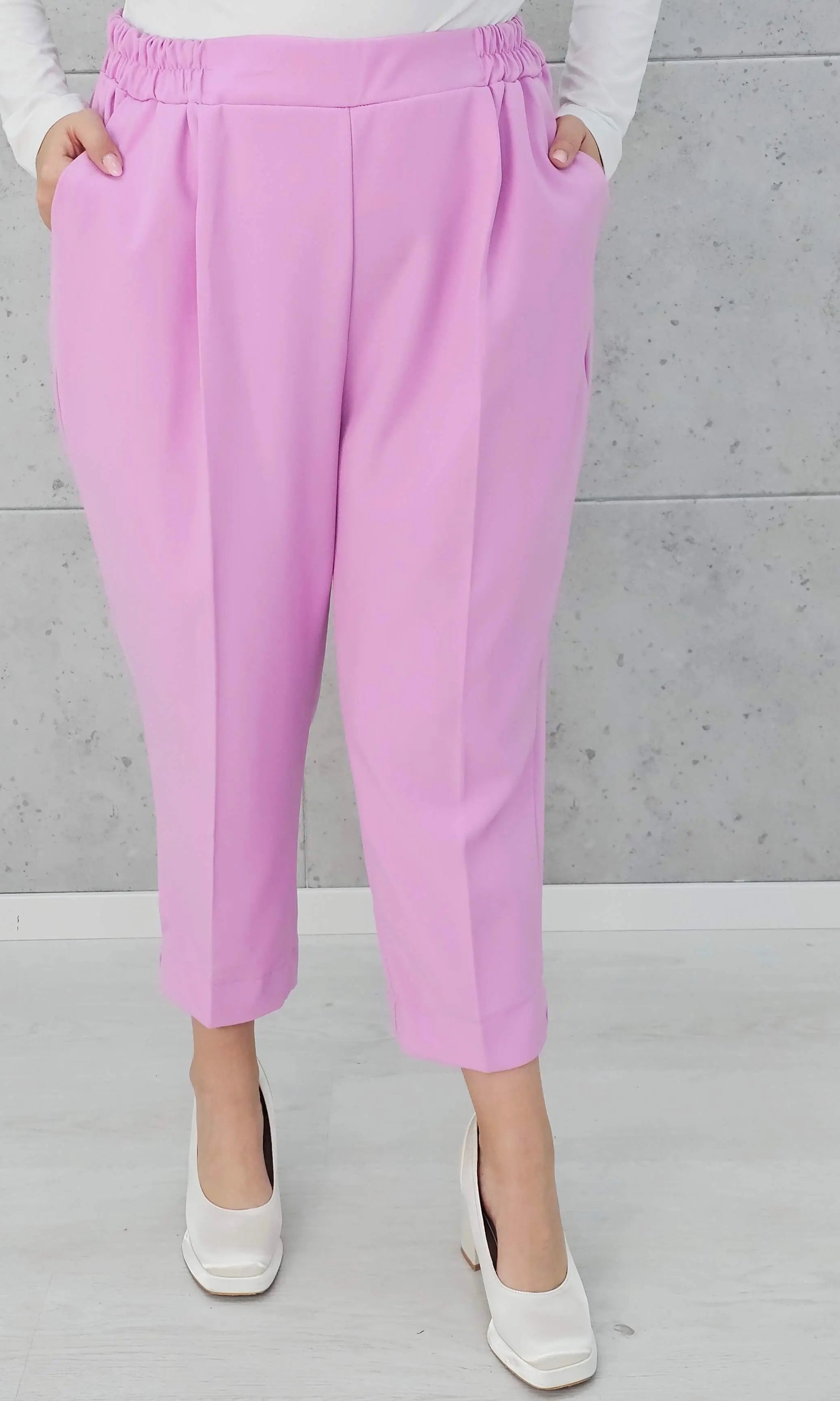 Spodnie z kantem i gumką w pasie Stylowa XL