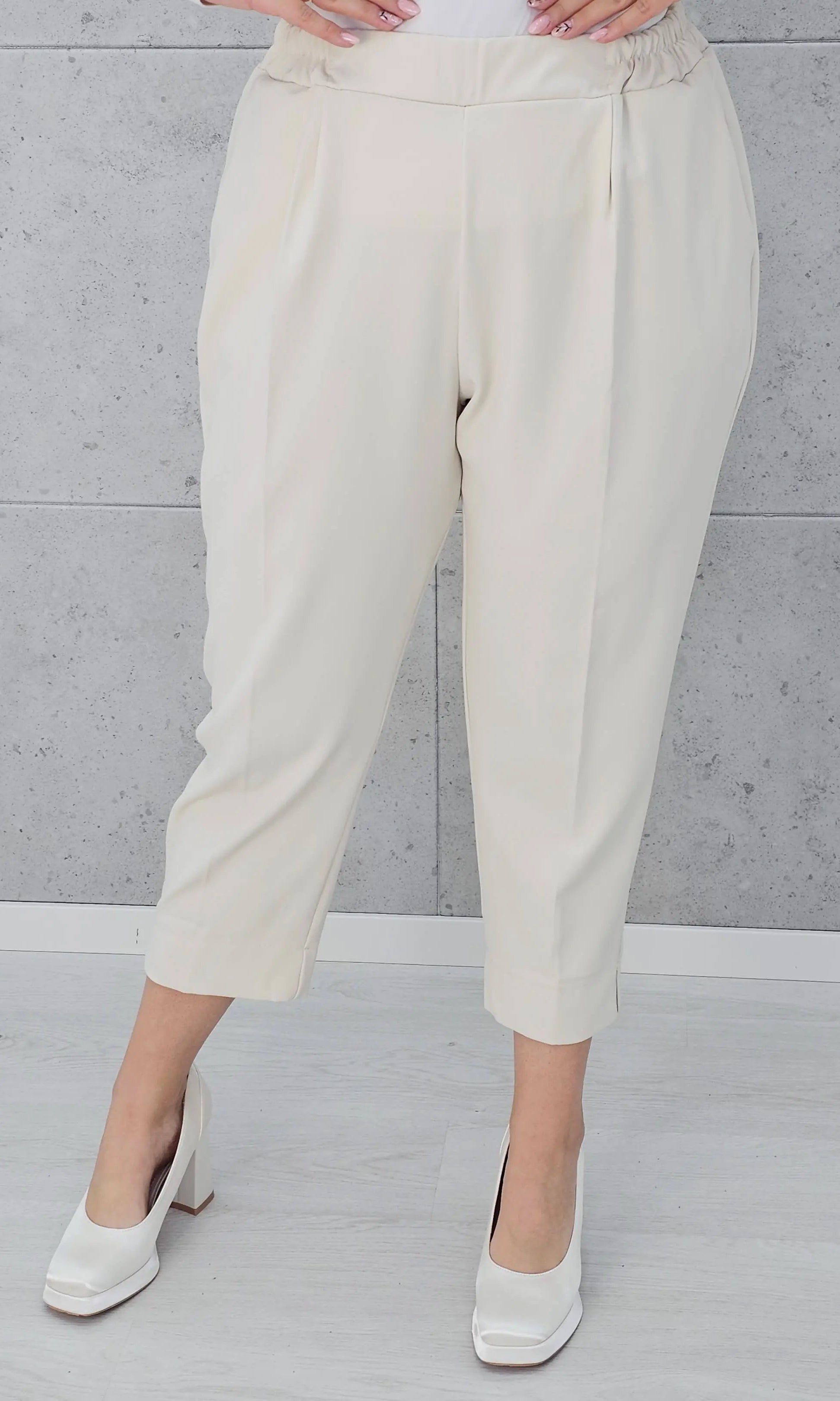 Spodnie z kantem i gumką w pasie Stylowa XL