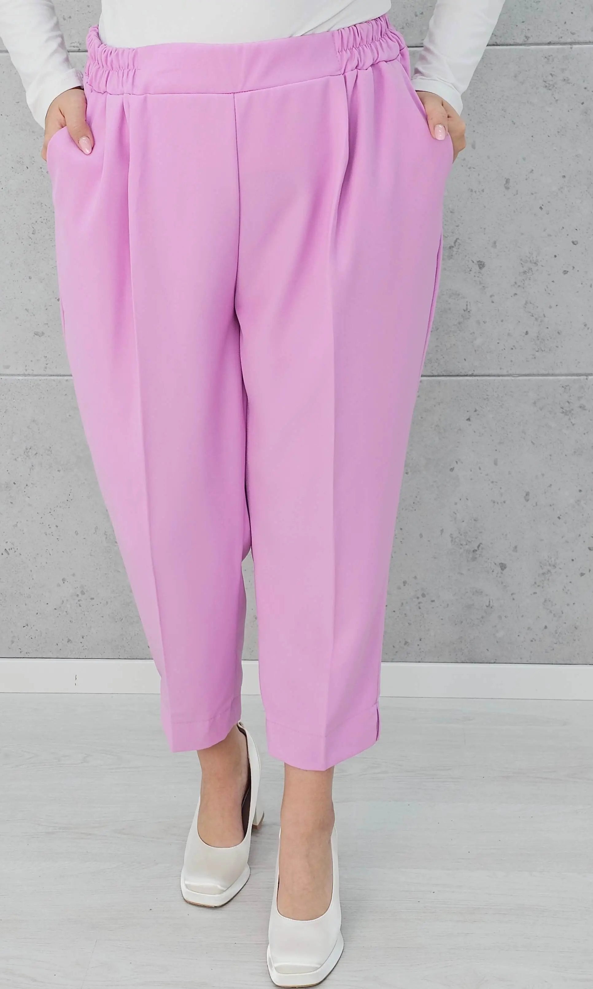 Spodnie z kantem i gumką w pasie Stylowa XL