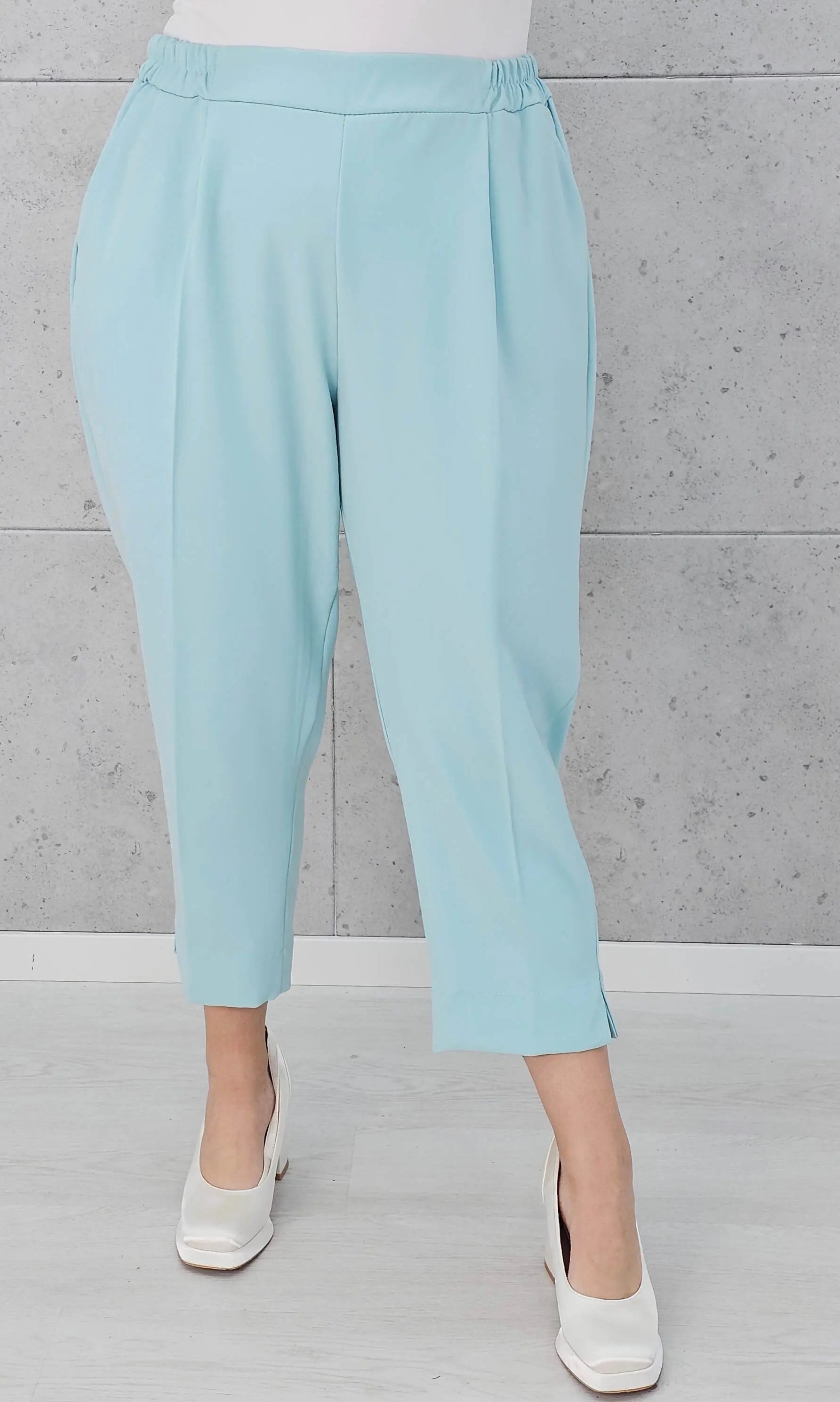 Spodnie z kantem i gumką w pasie Stylowa XL