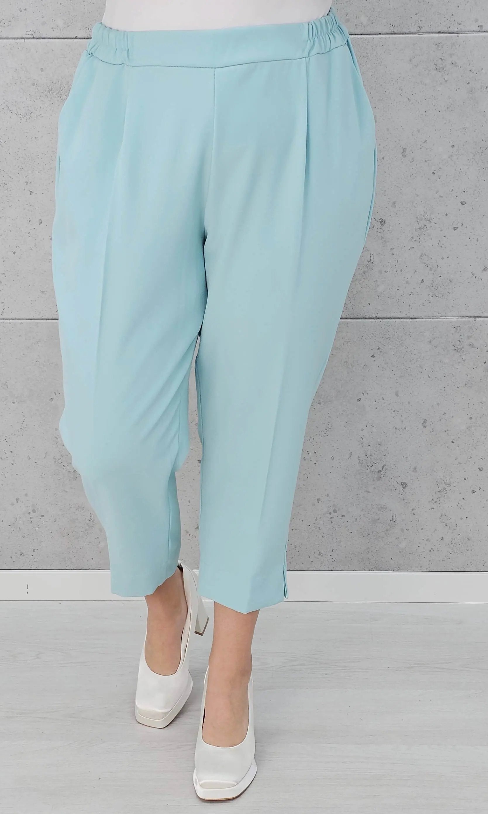 Spodnie z kantem i gumką w pasie Stylowa XL