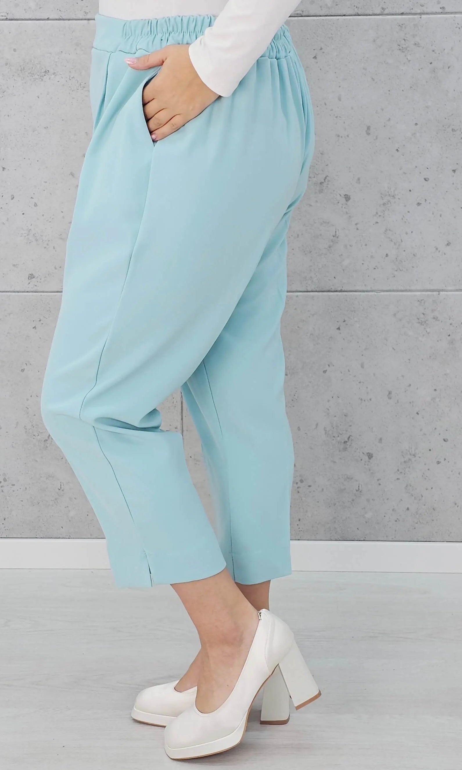 Spodnie z kantem i gumką w pasie Stylowa XL