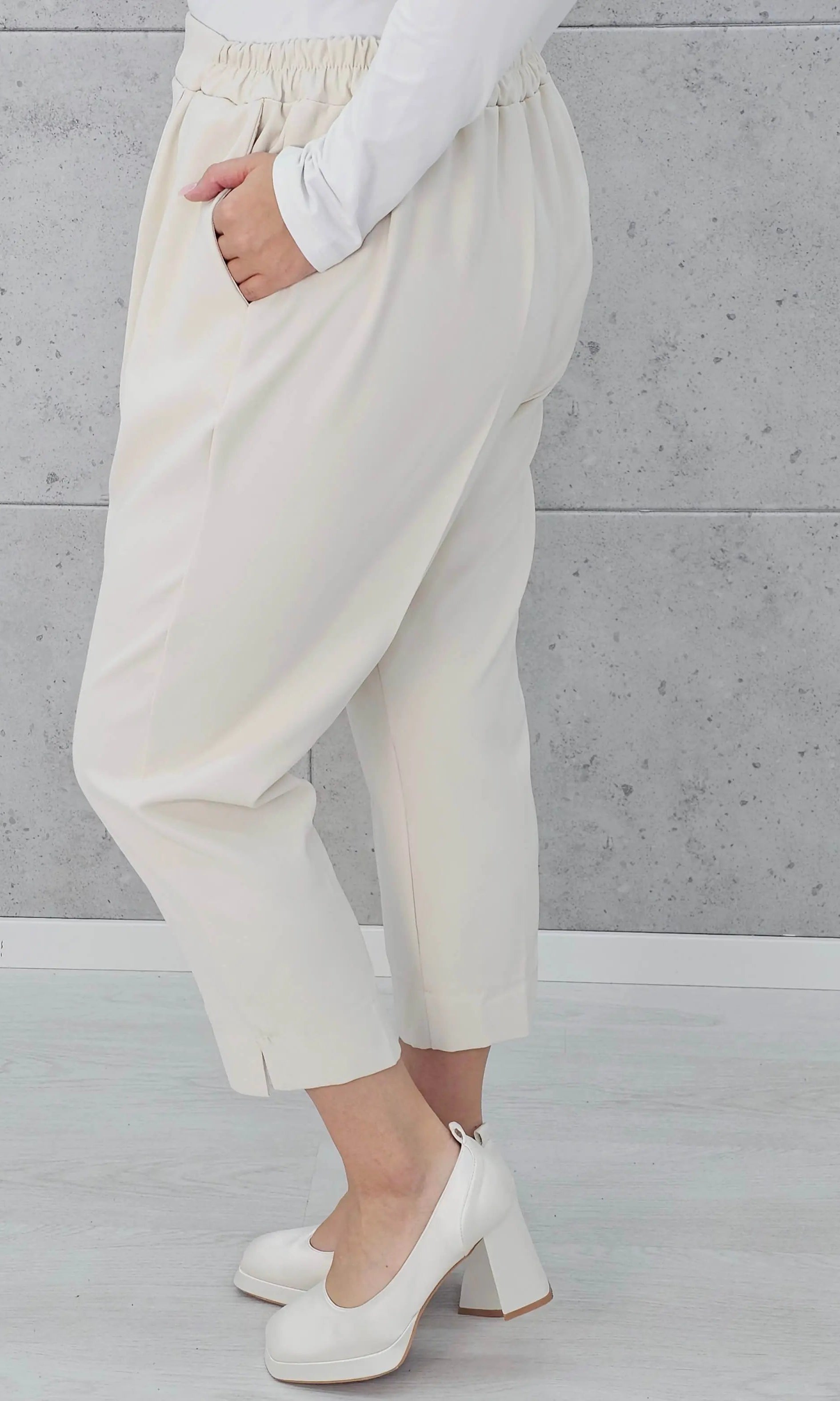 Spodnie z kantem i gumką w pasie Stylowa XL