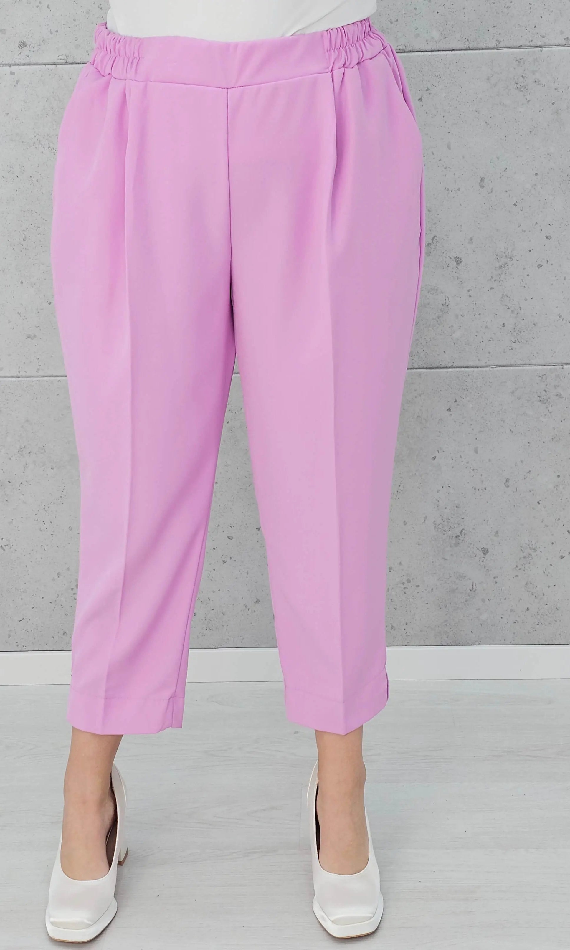 Spodnie z kantem i gumką w pasie Stylowa XL