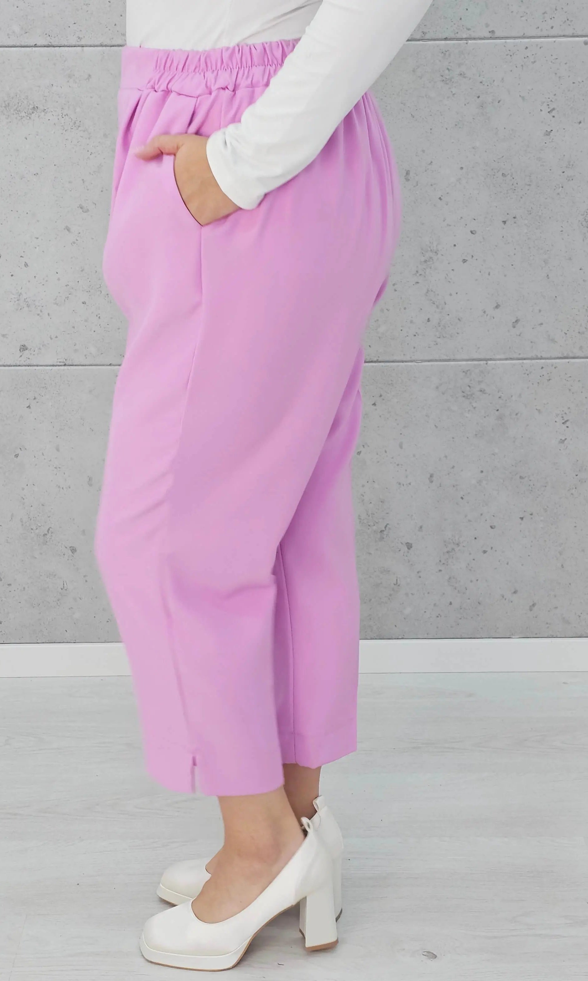 Spodnie z kantem i gumką w pasie Stylowa XL