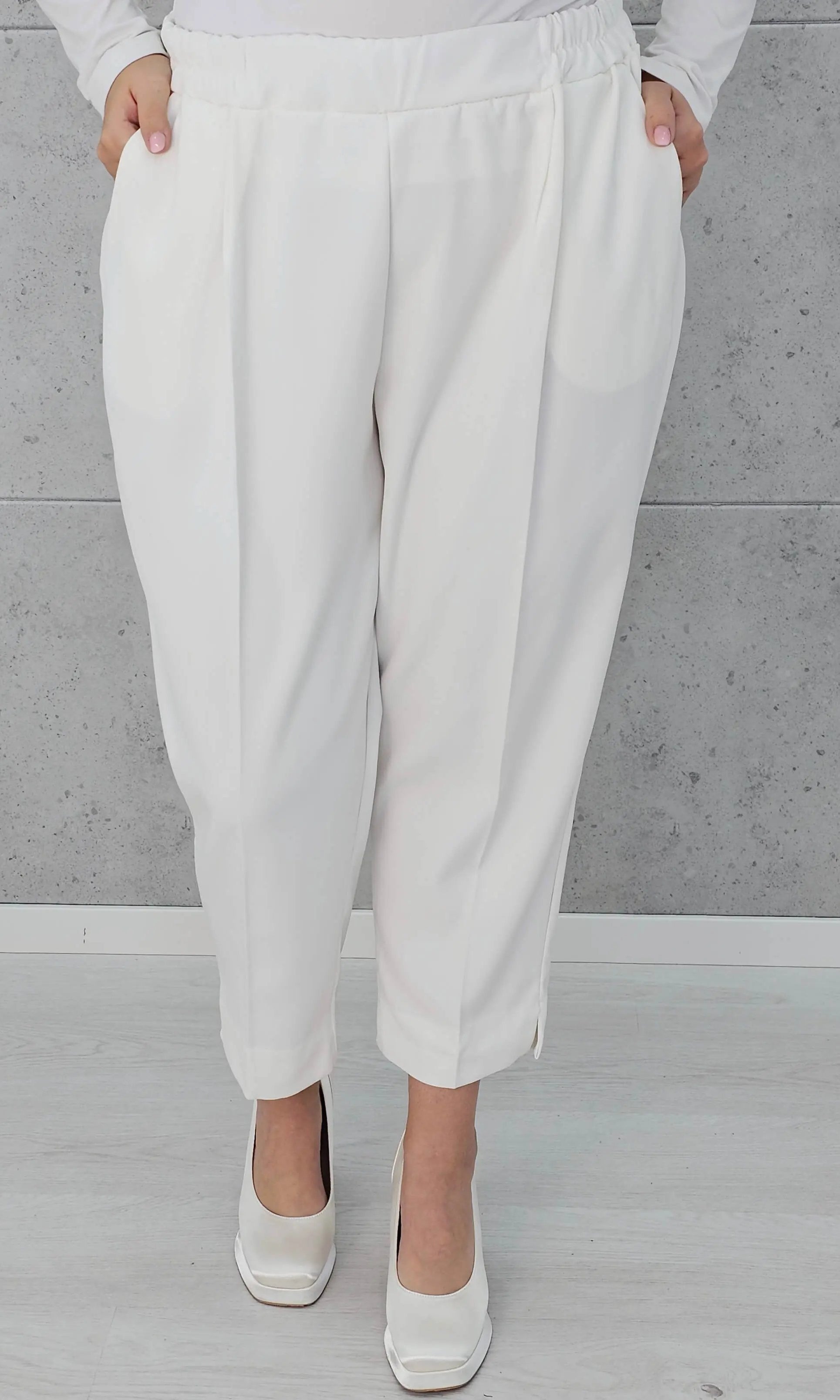 Spodnie z kantem i gumką w pasie Stylowa XL