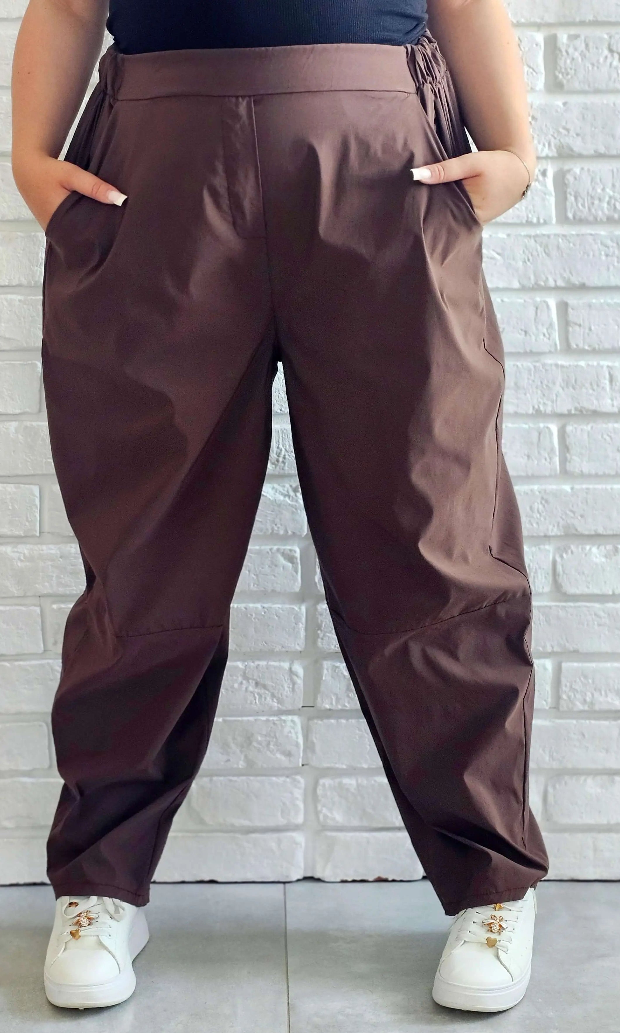 Spodnie z lekko technicznym twistem Stylowa XL