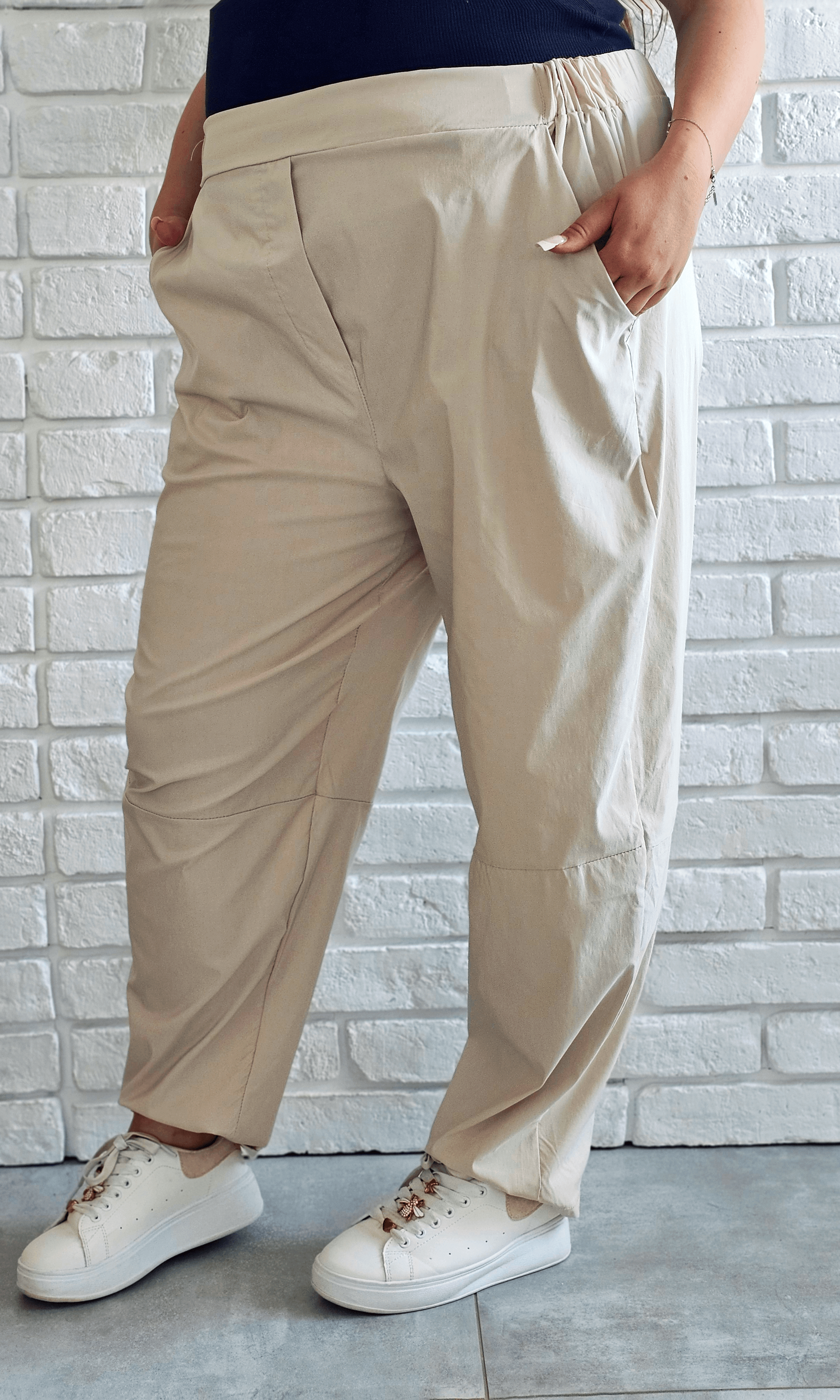 Spodnie z lekko technicznym twistem Stylowa XL