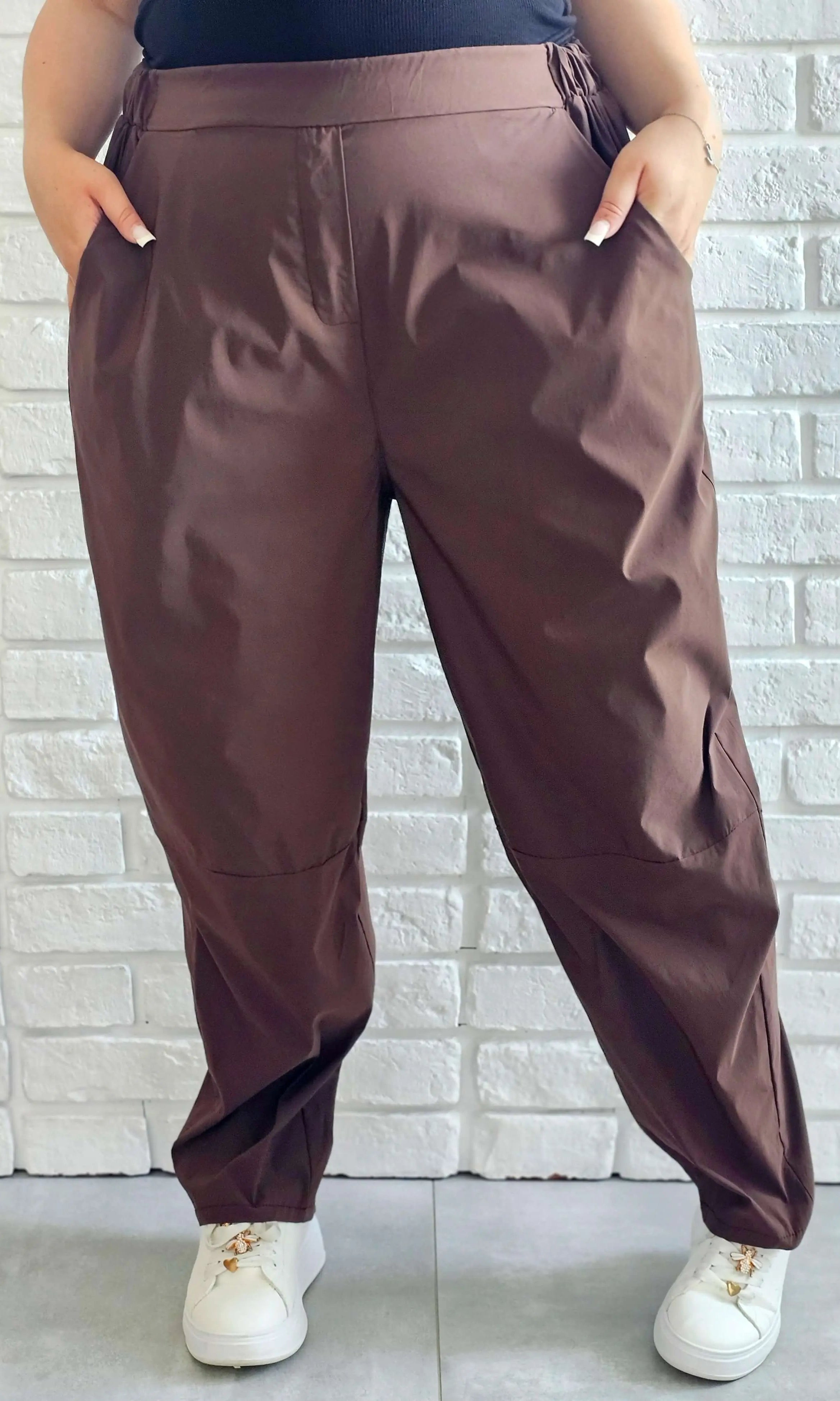 Spodnie z lekko technicznym twistem Stylowa XL