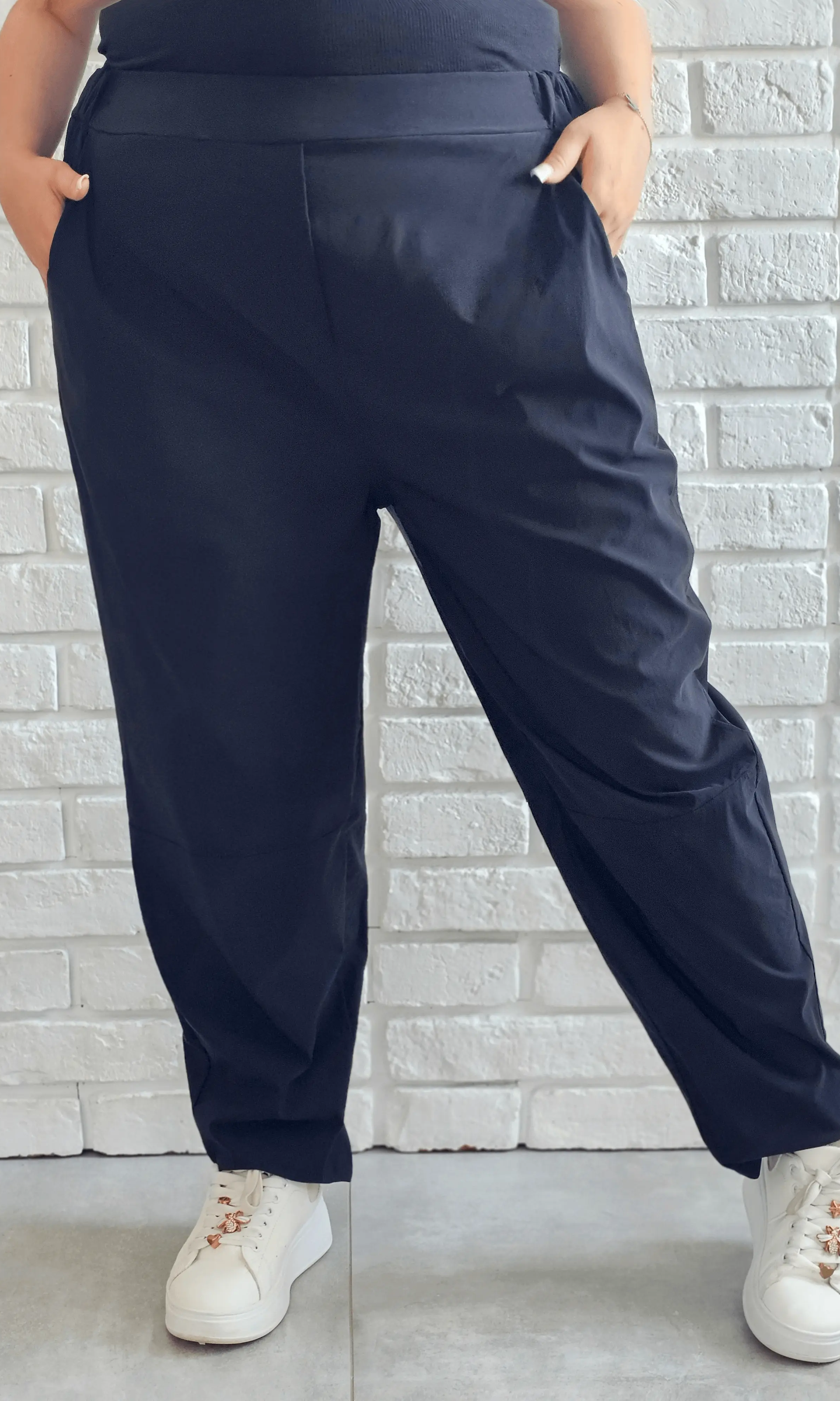 Spodnie z lekko technicznym twistem Stylowa XL