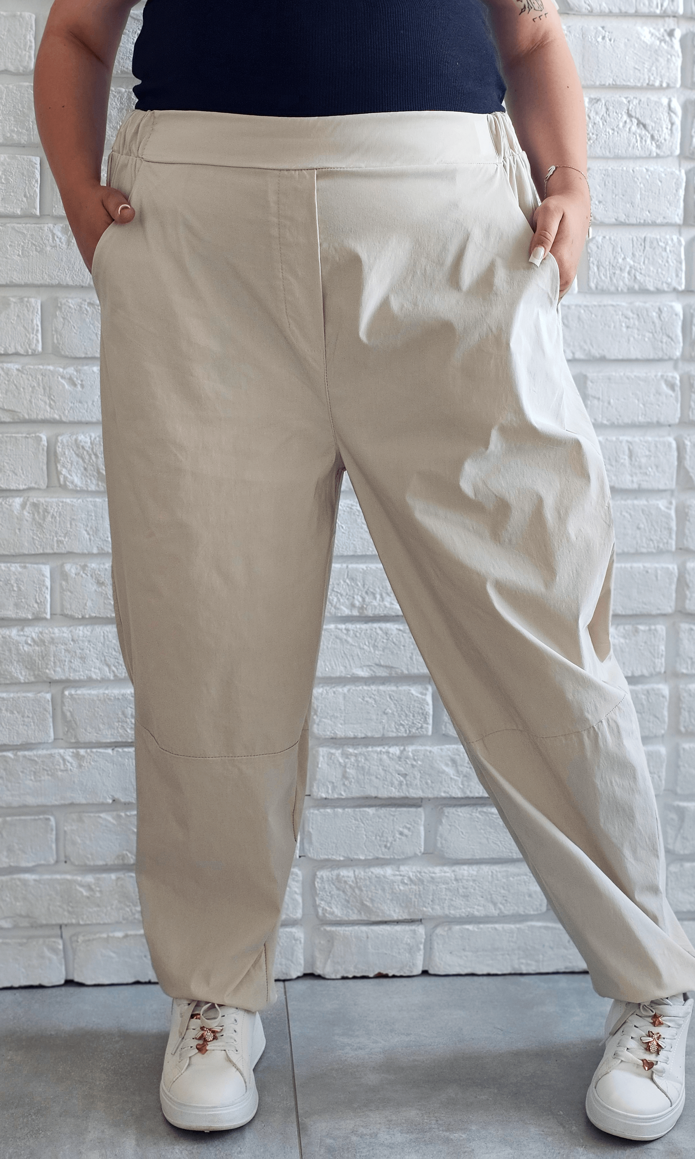 Spodnie z lekko technicznym twistem Stylowa XL